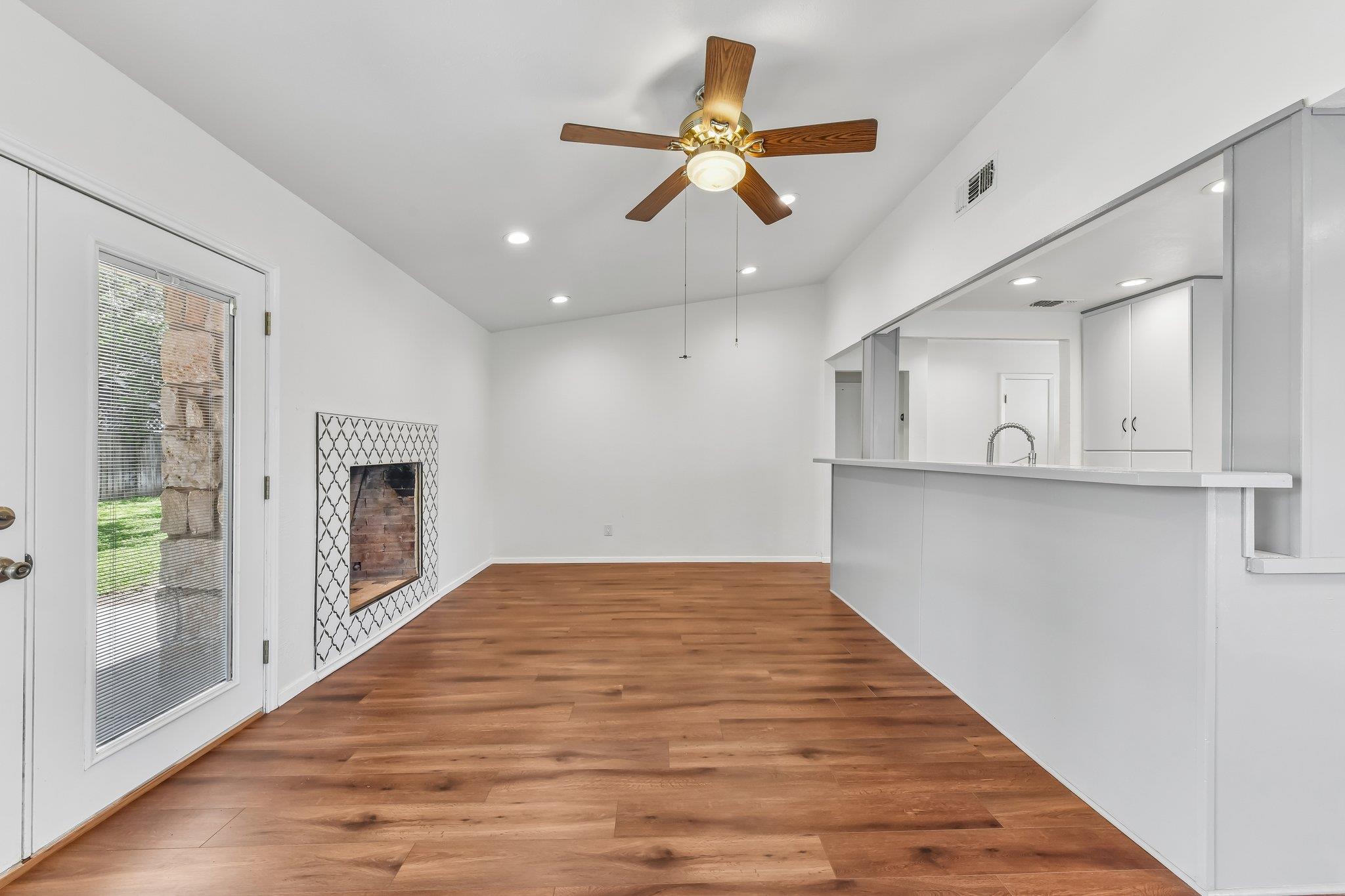 1204 Glen CV