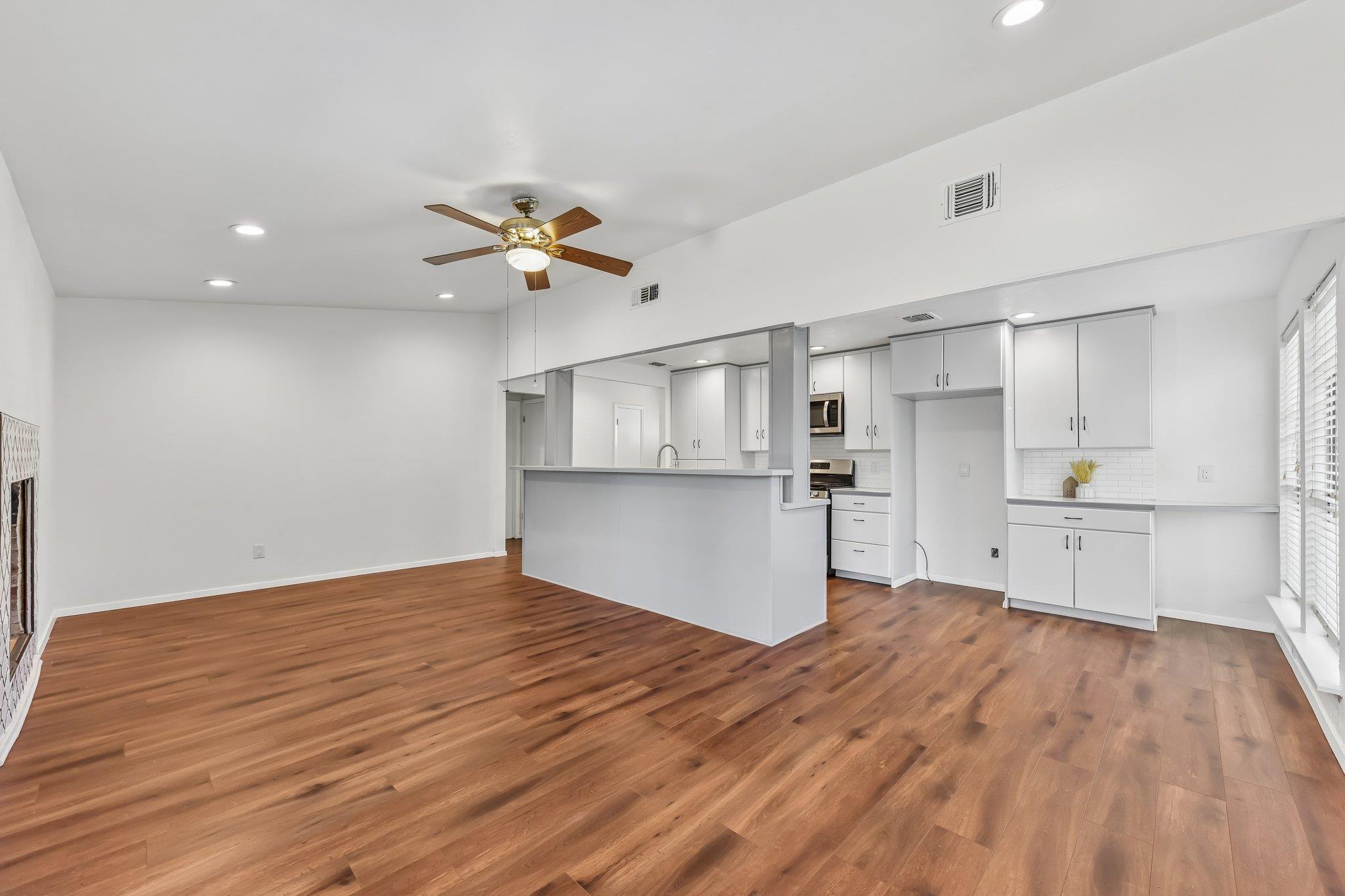 1204 Glen CV
