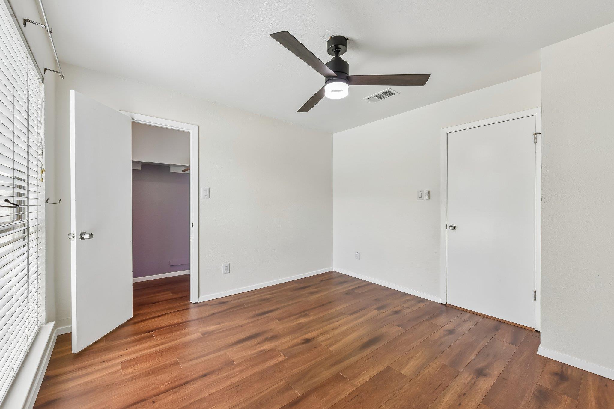 1204 Glen CV