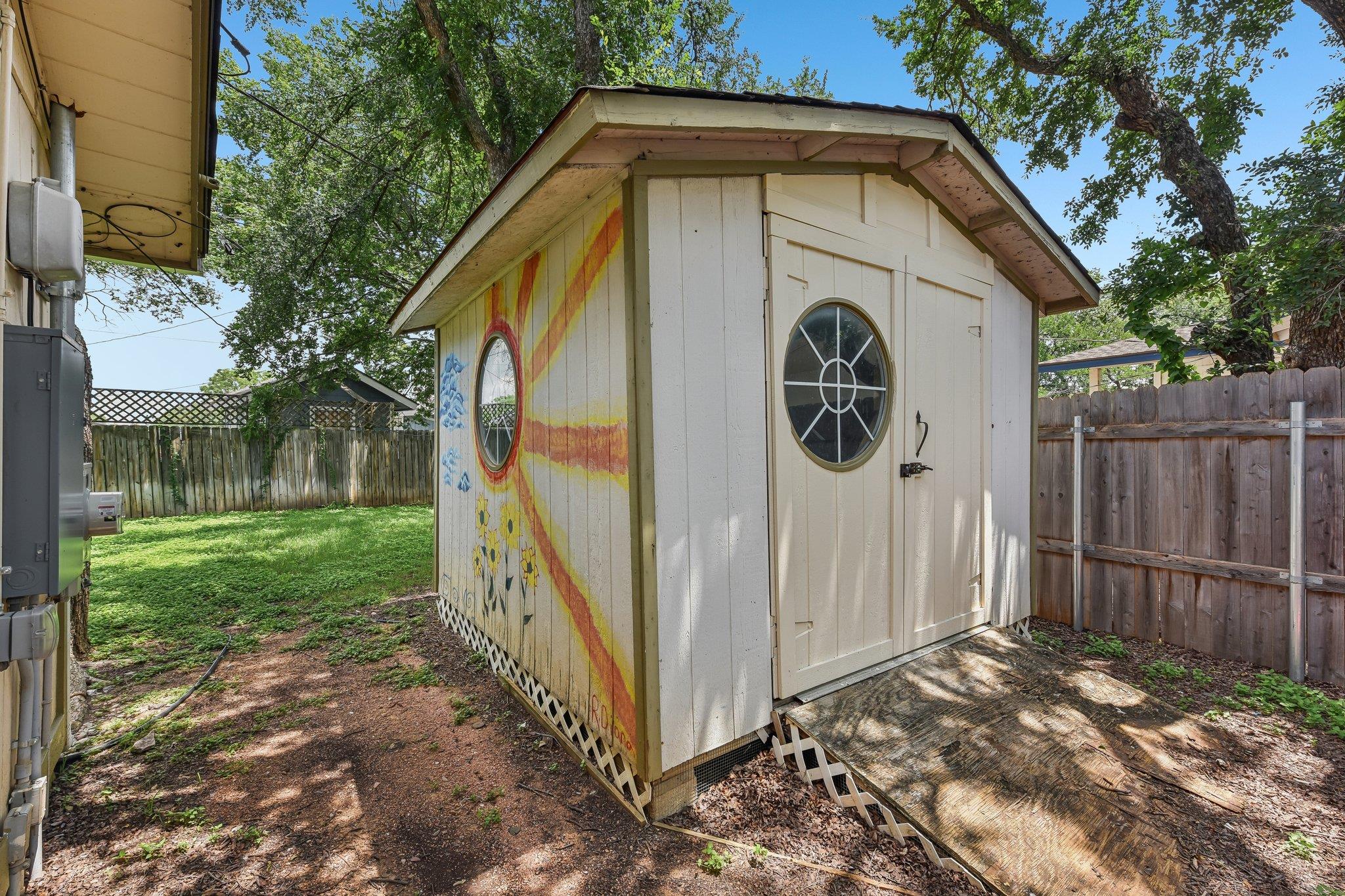 1204 Glen CV
