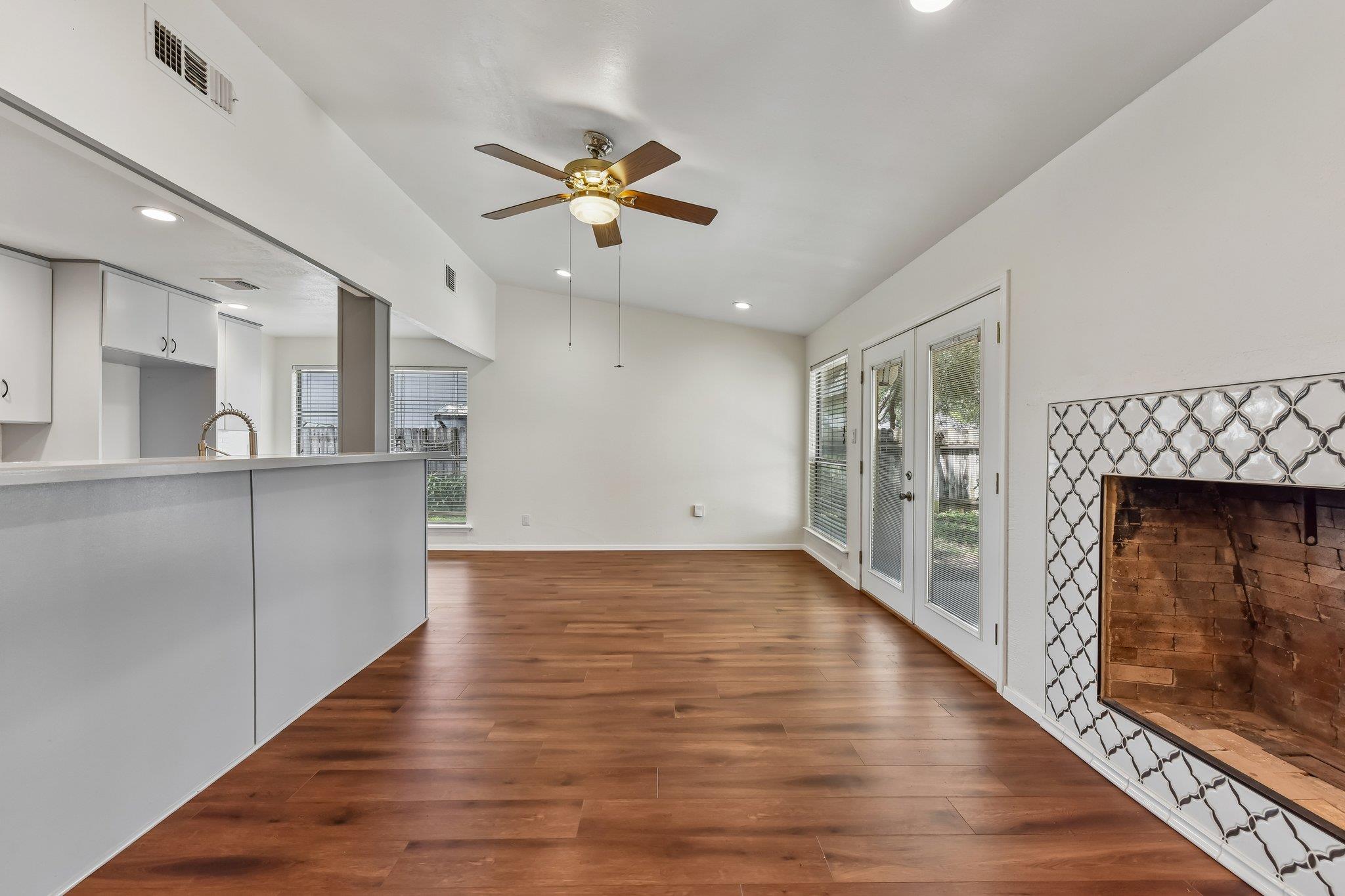 1204 Glen CV