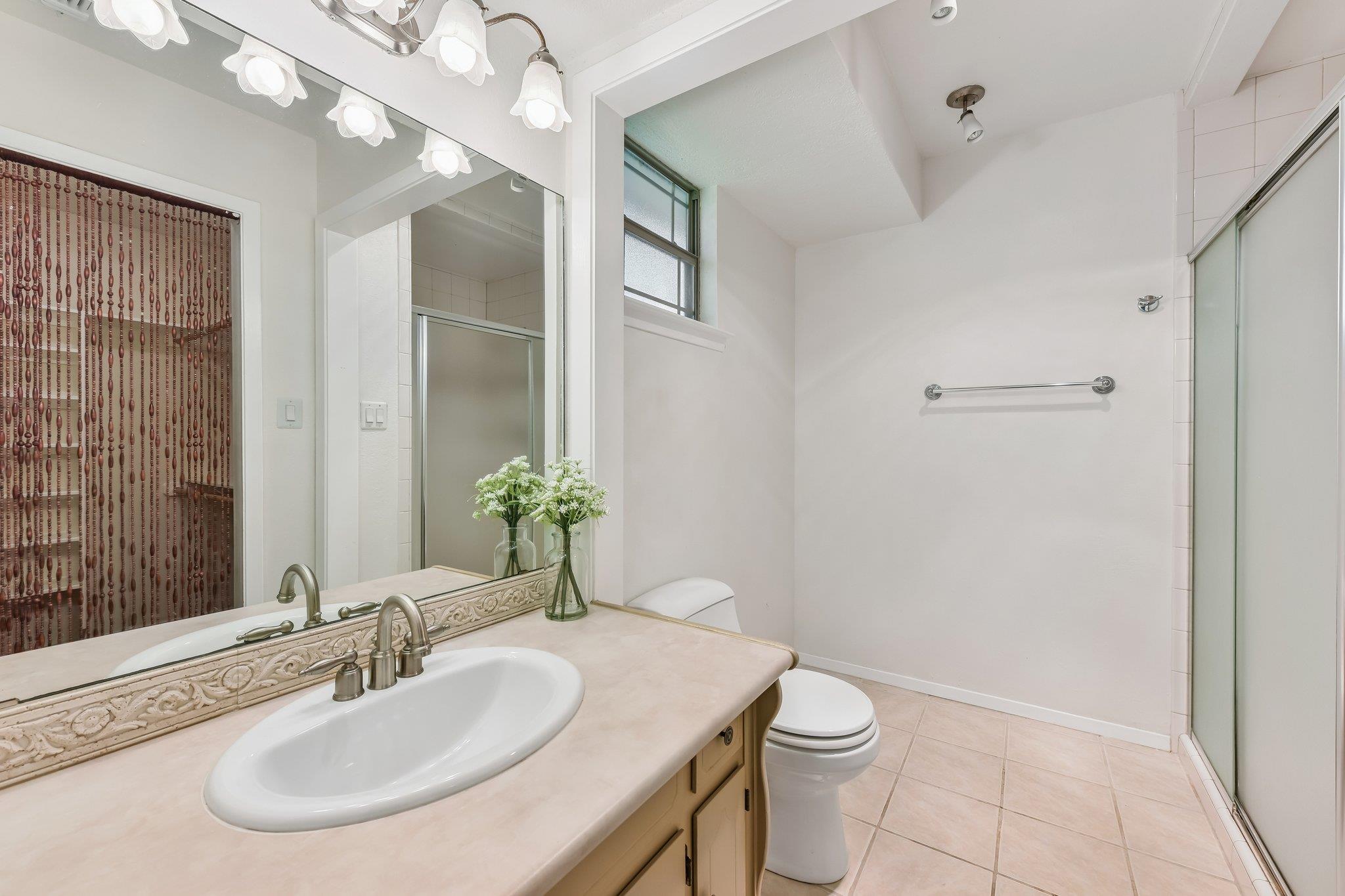 1204 Glen CV