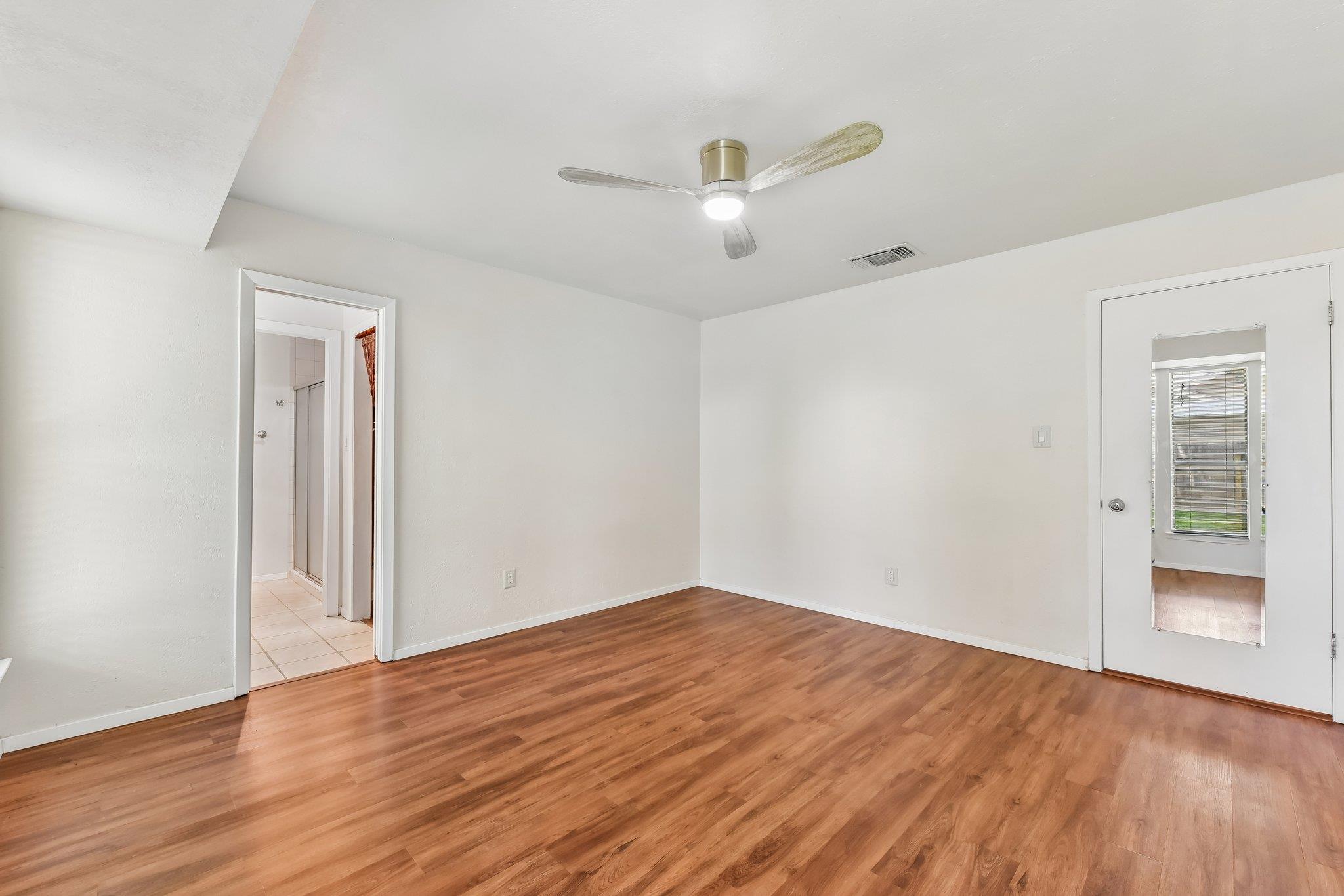 1204 Glen CV