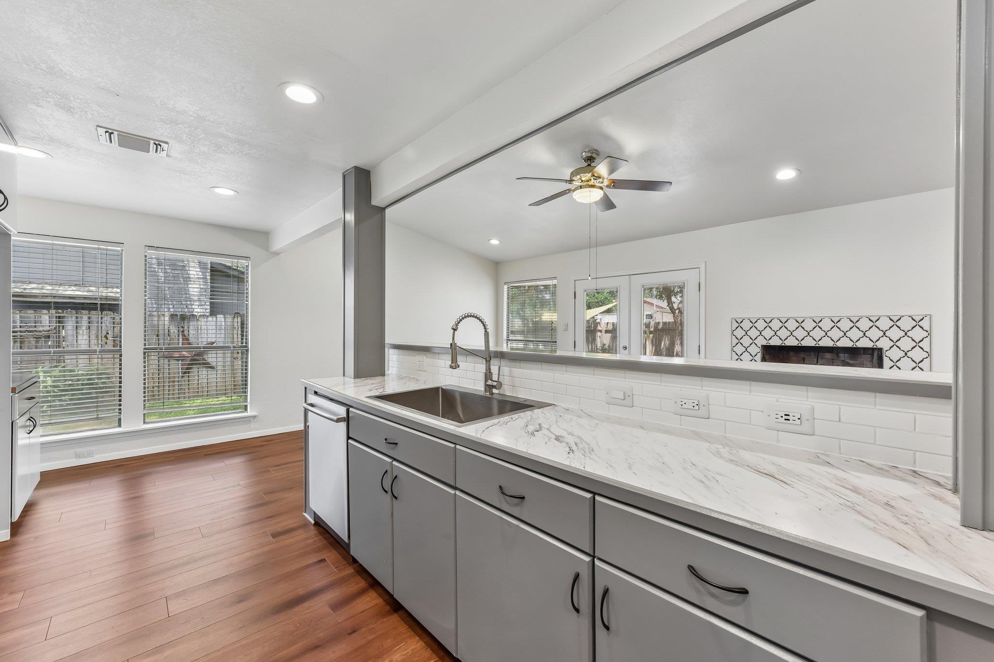 1204 Glen CV
