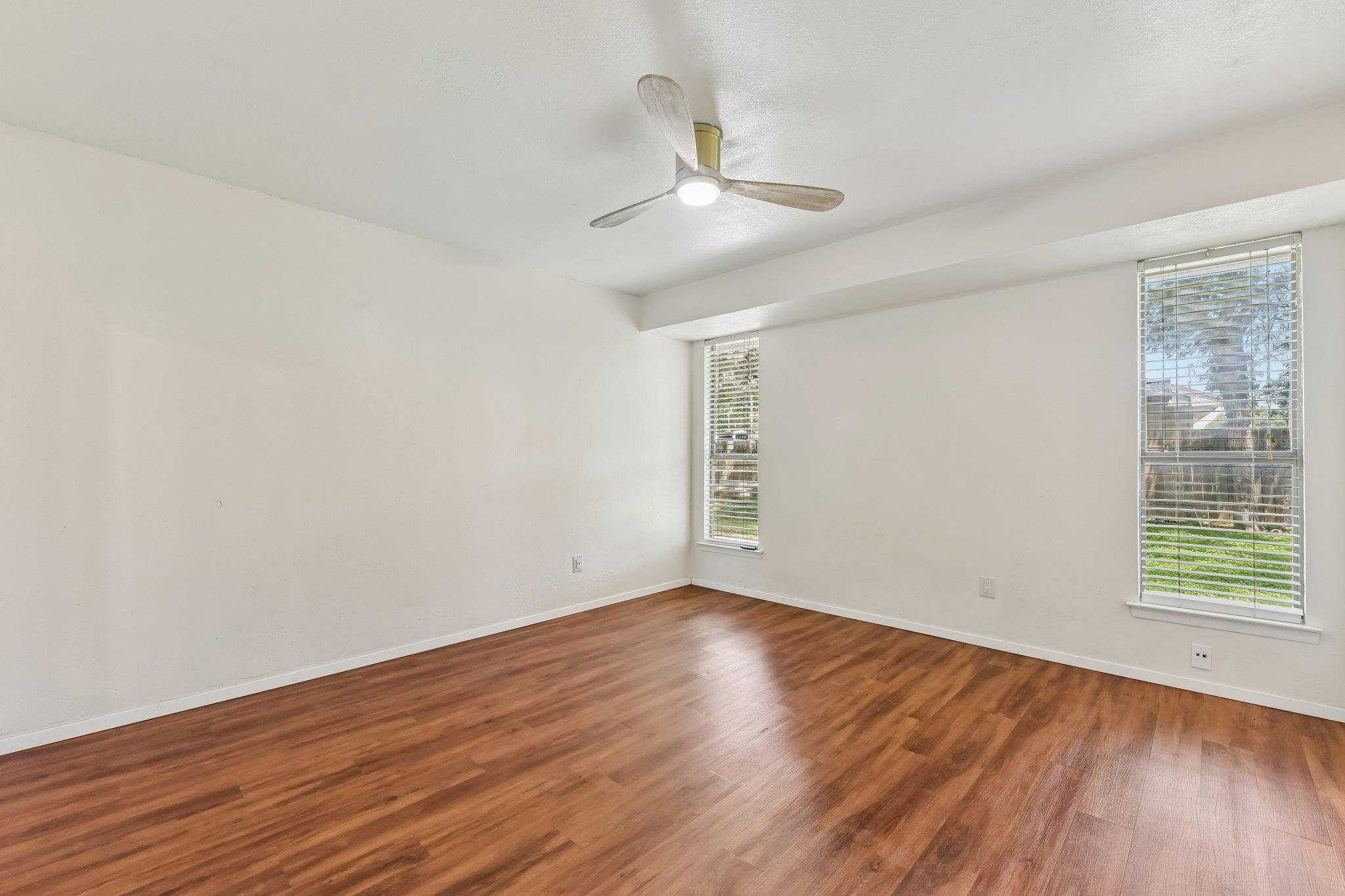 1204 Glen CV