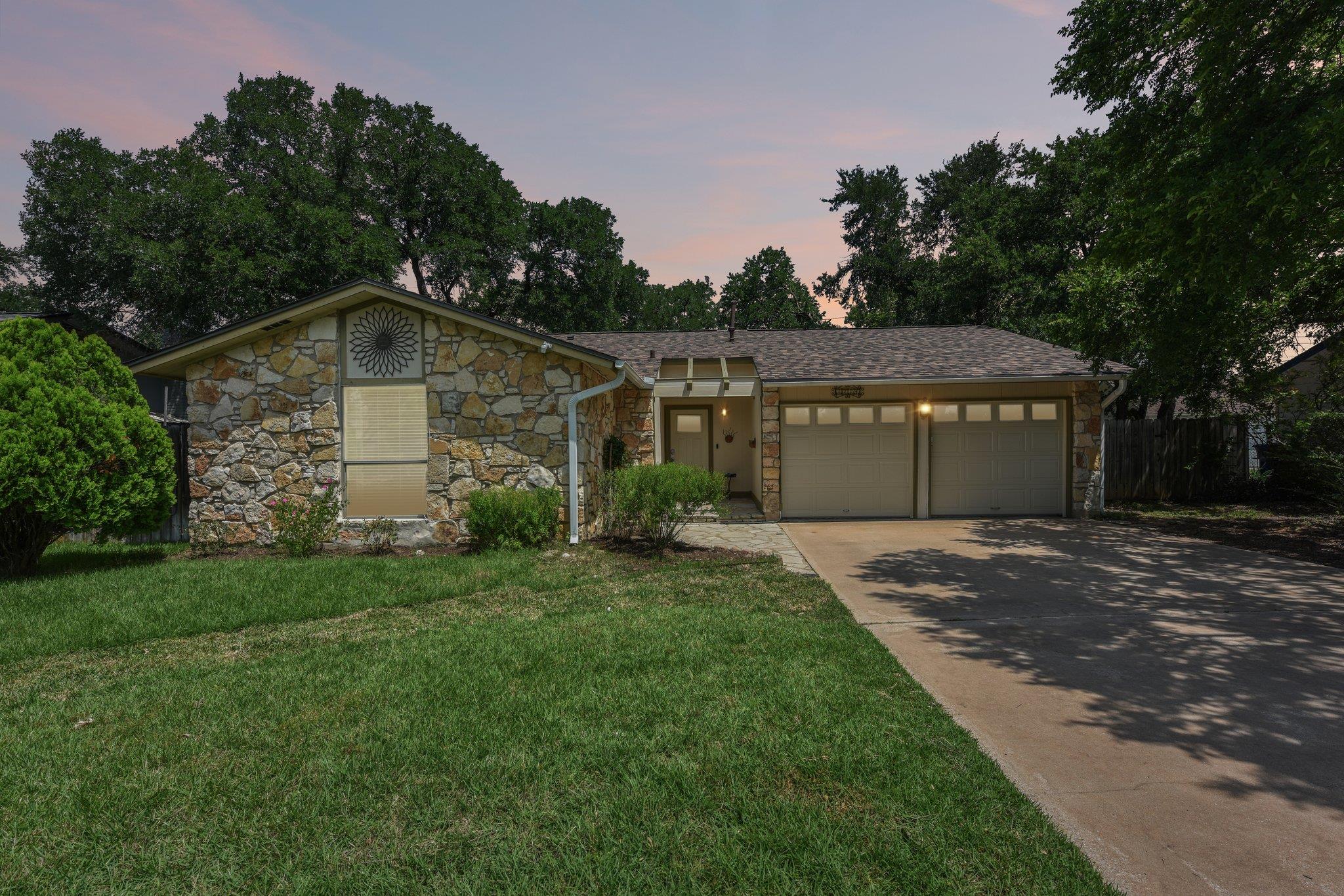 1204 Glen CV