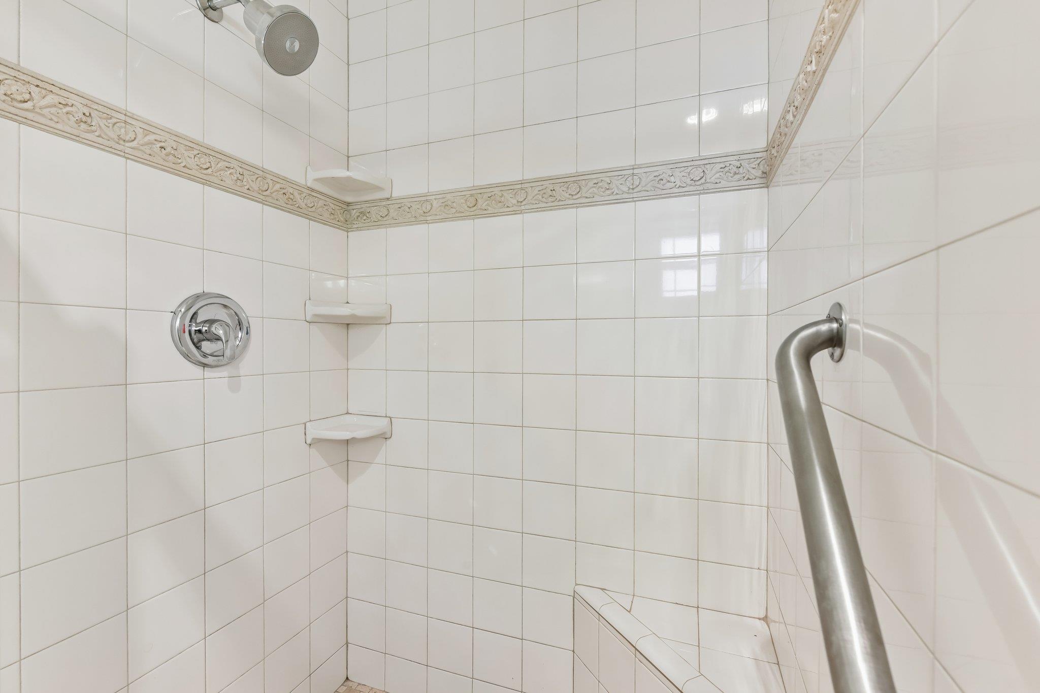 1204 Glen CV