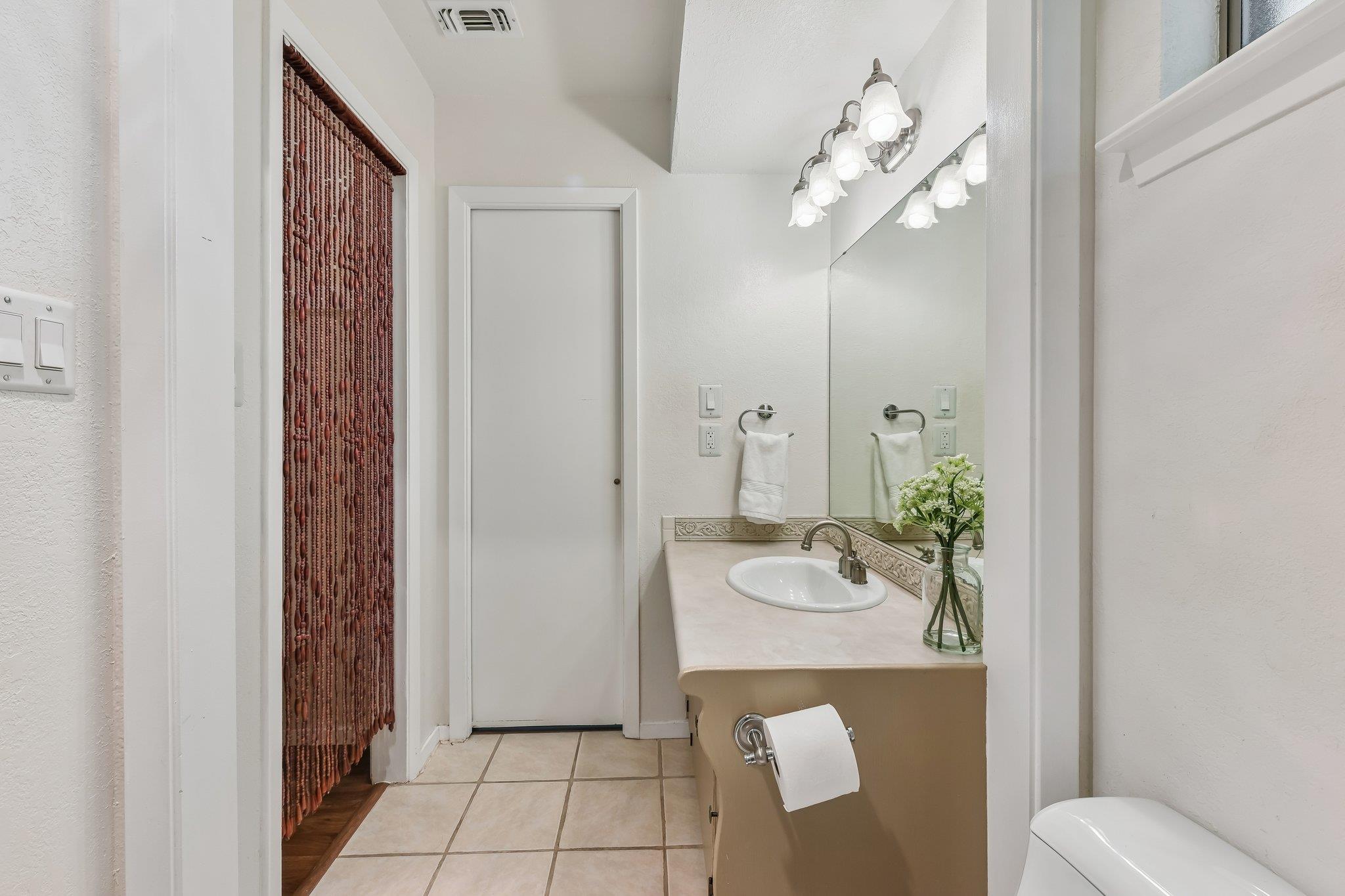 1204 Glen CV