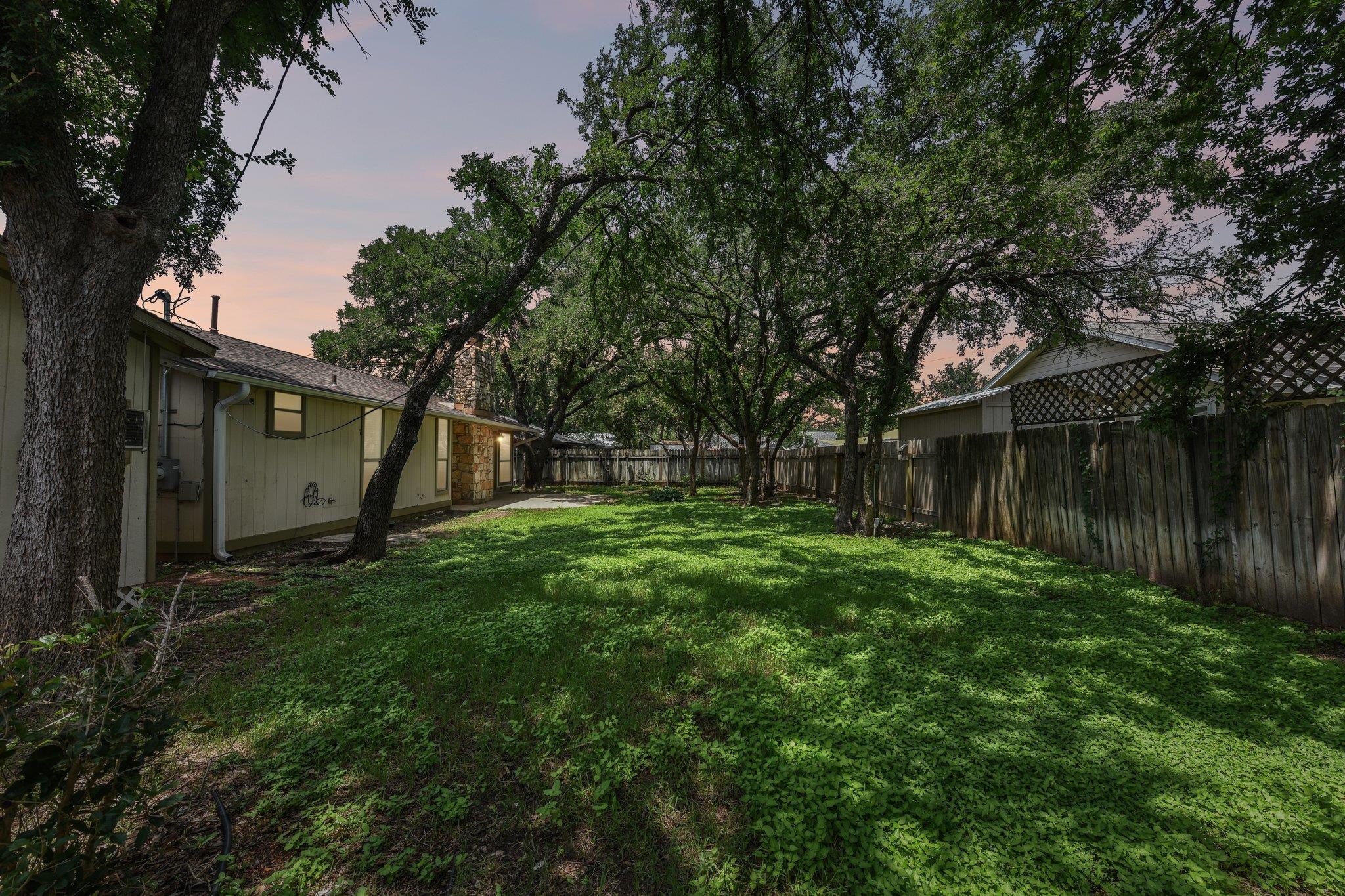1204 Glen CV