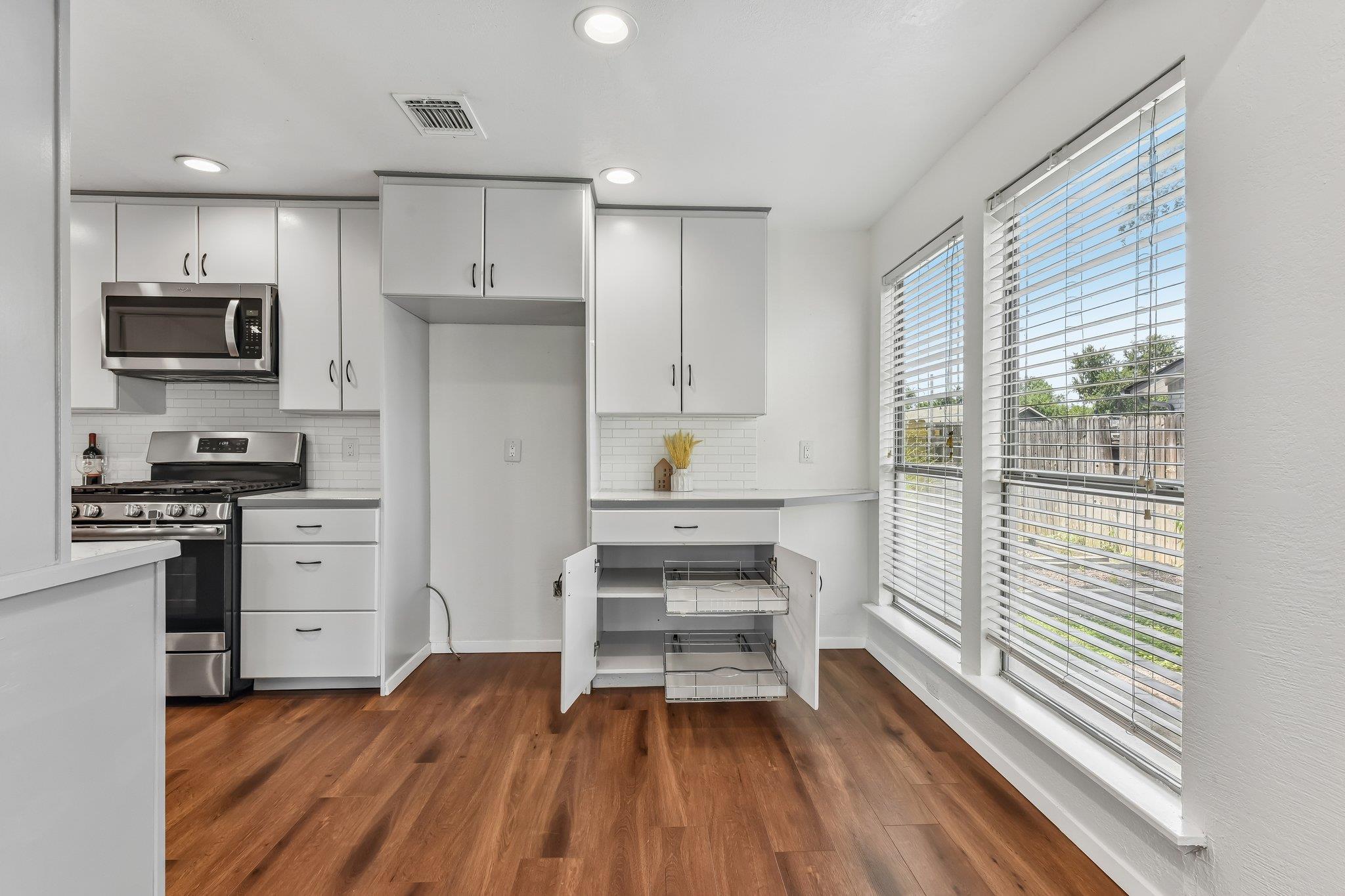 1204 Glen CV