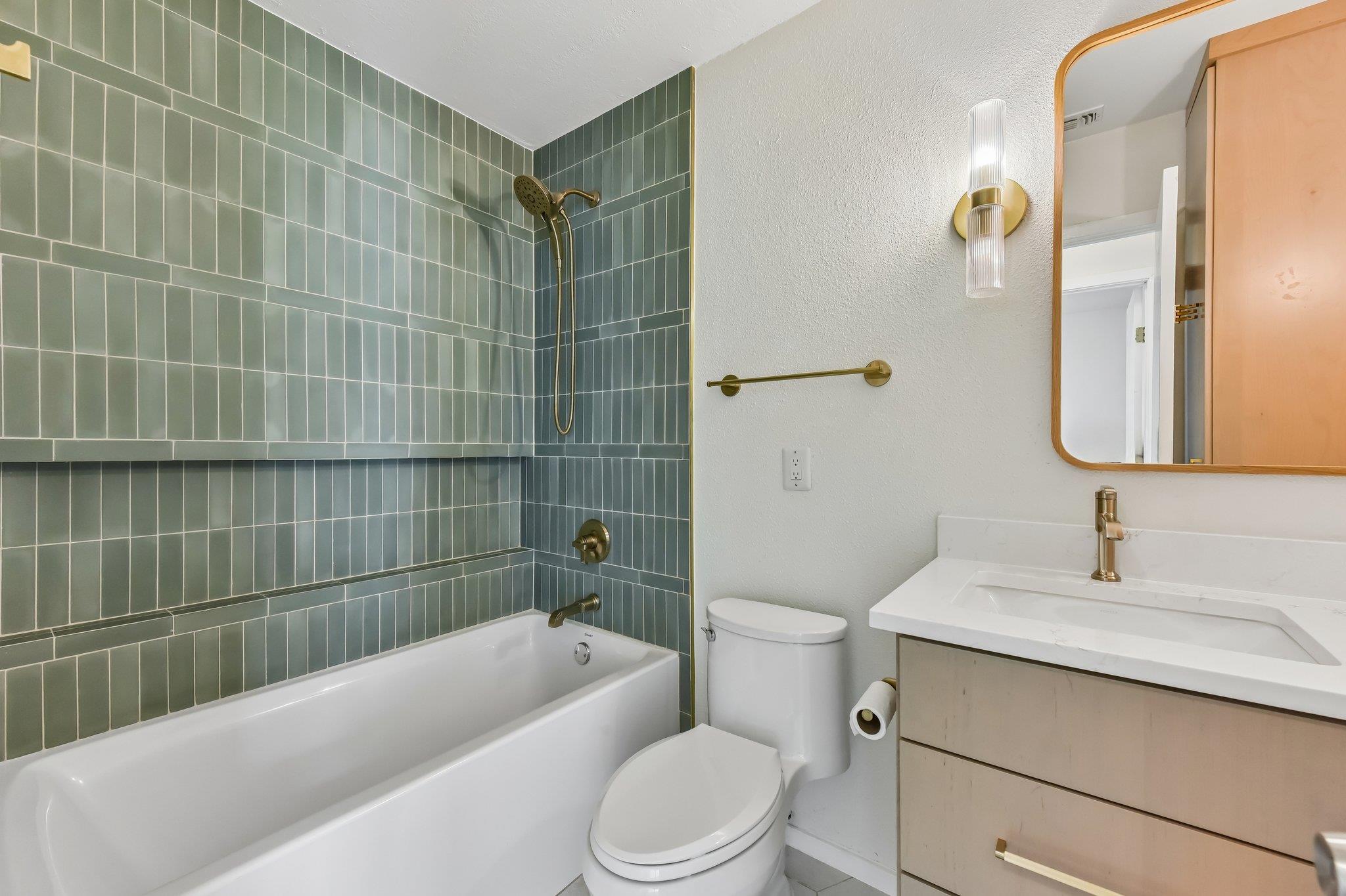 1204 Glen CV