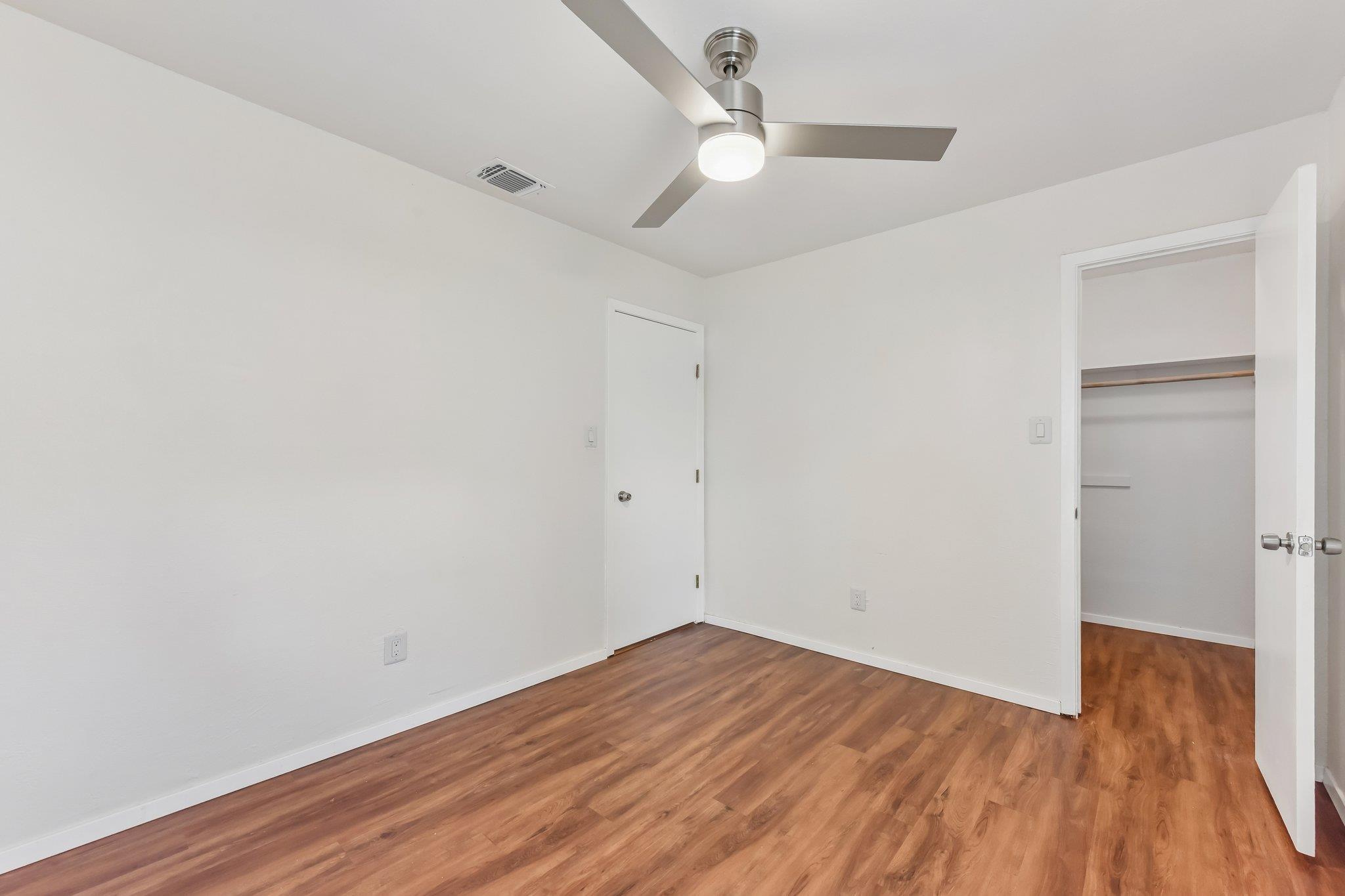1204 Glen CV