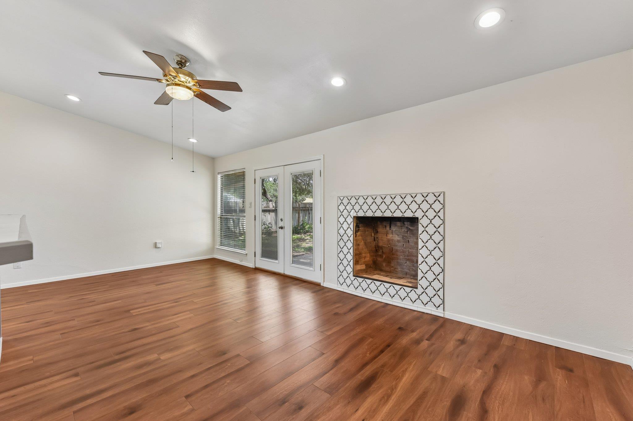 1204 Glen CV