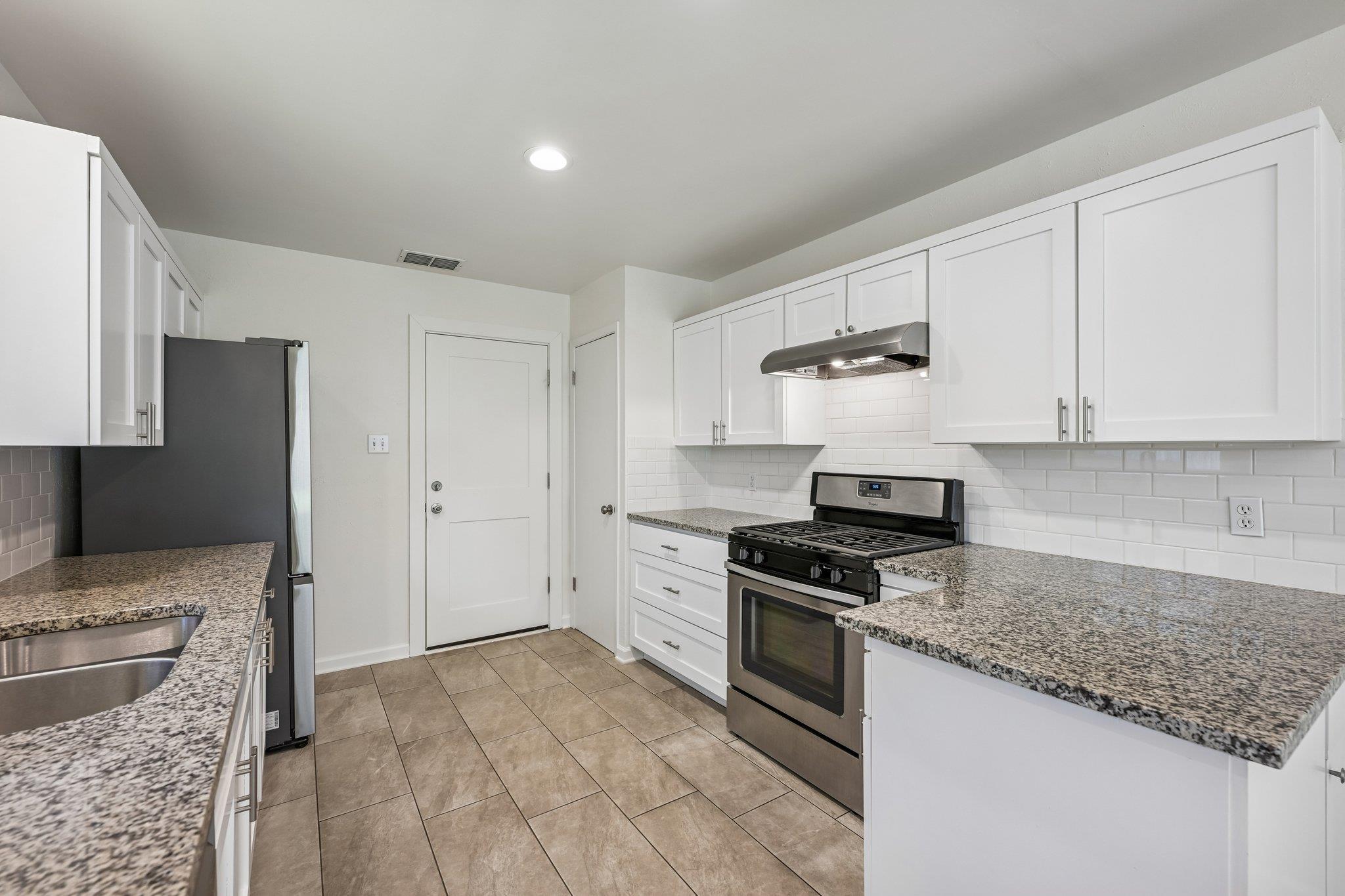 2717 Charlesworth DR