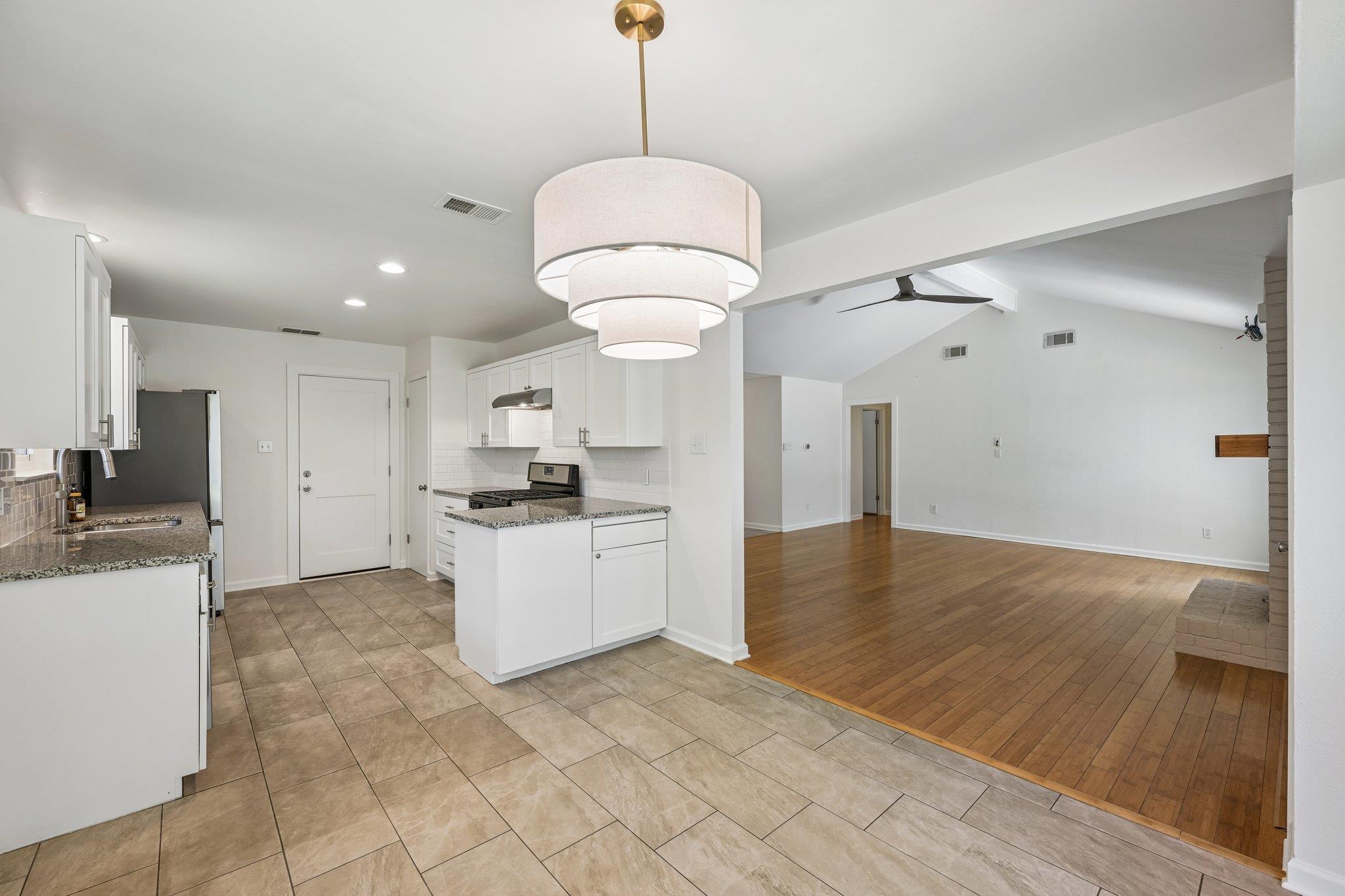 2717 Charlesworth DR