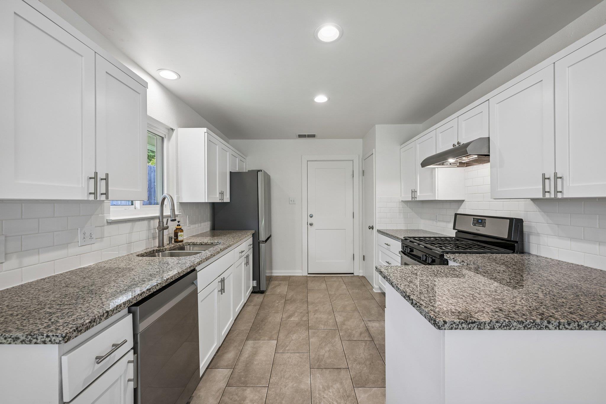 2717 Charlesworth DR