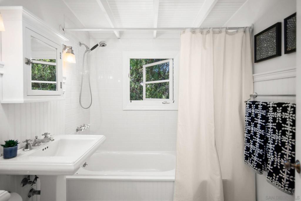 2710 Chatsworth Blvd