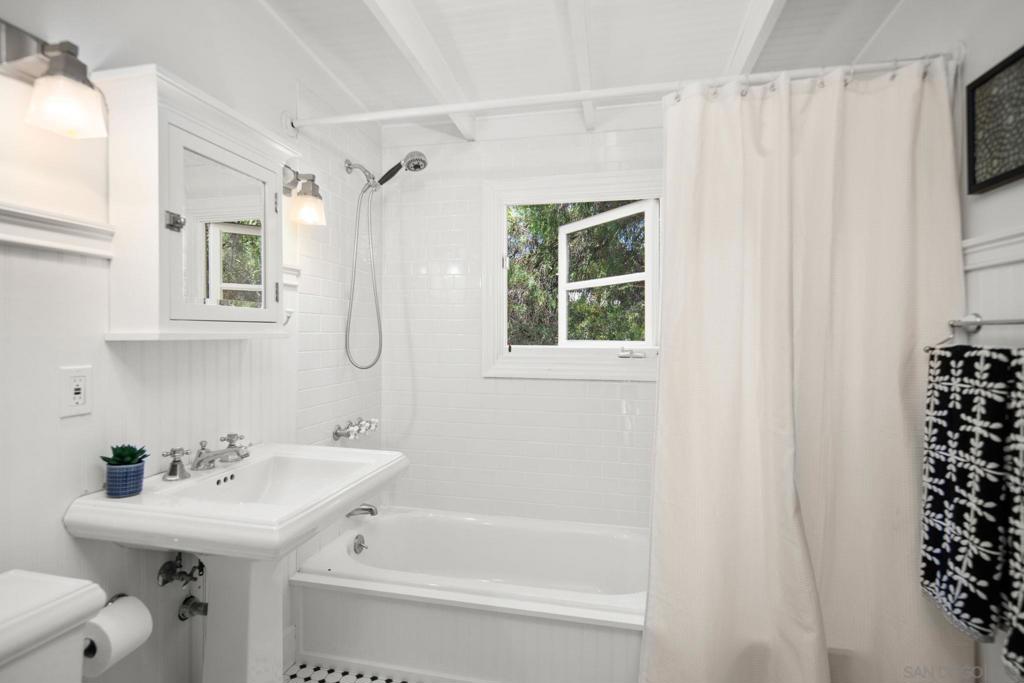 2710 Chatsworth Blvd