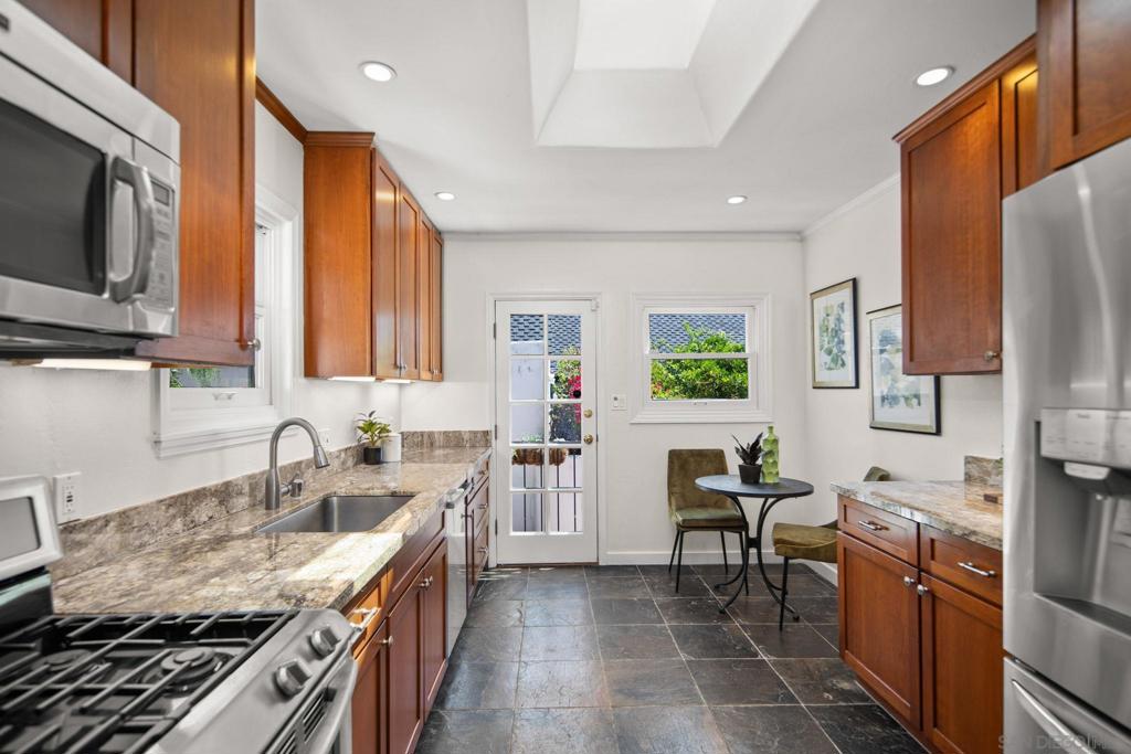 2710 Chatsworth Blvd