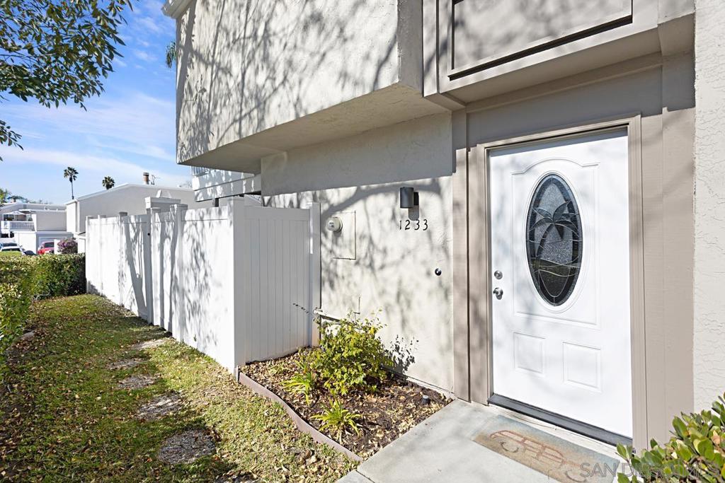 1233 Caminito Septimo