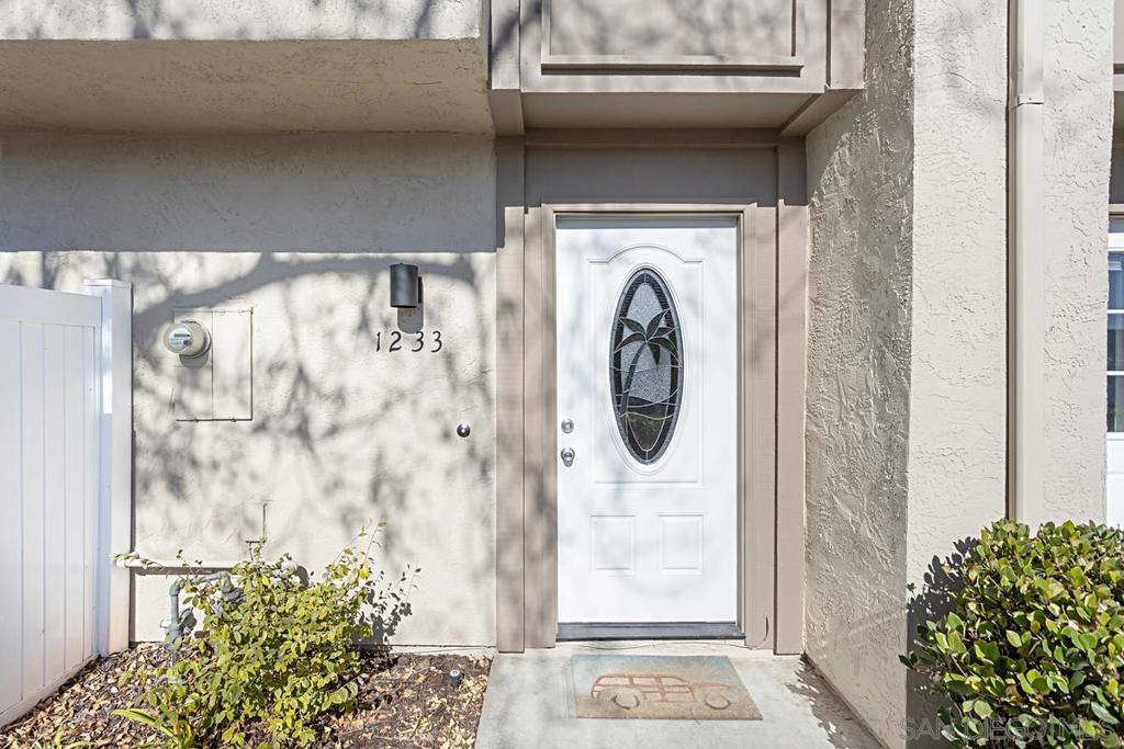 1233 Caminito Septimo