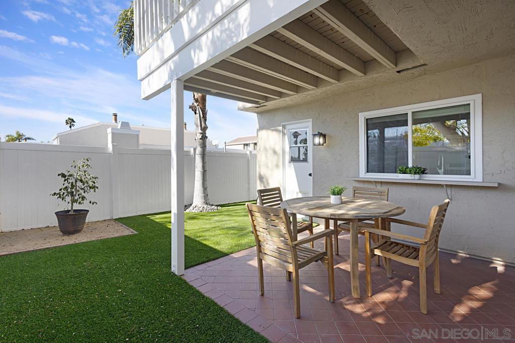 1233 Caminito Septimo