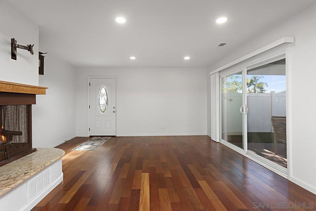 1233 Caminito Septimo