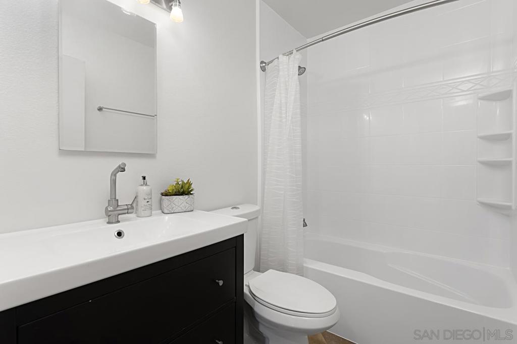 1233 Caminito Septimo