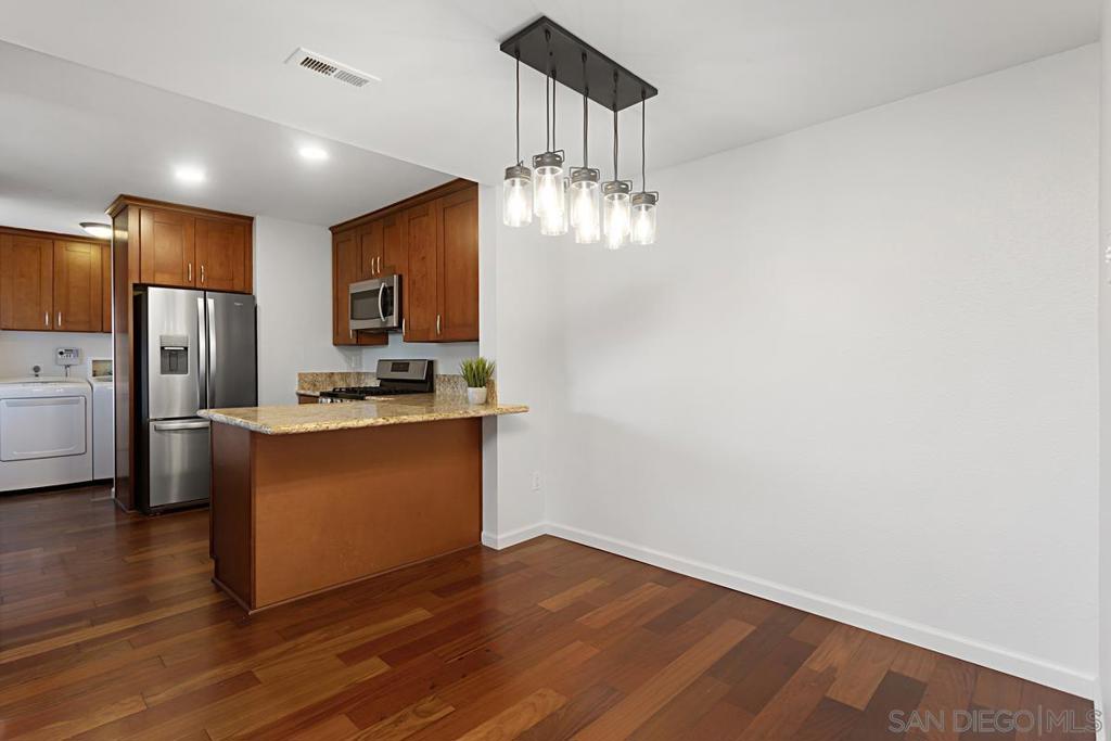 1233 Caminito Septimo