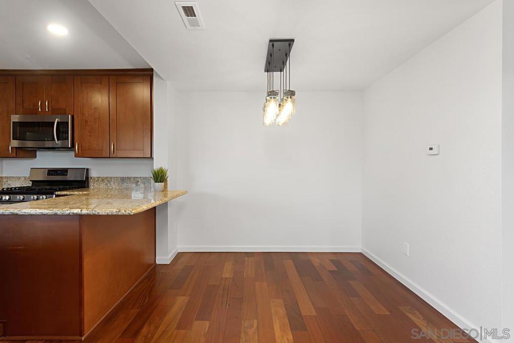 1233 Caminito Septimo