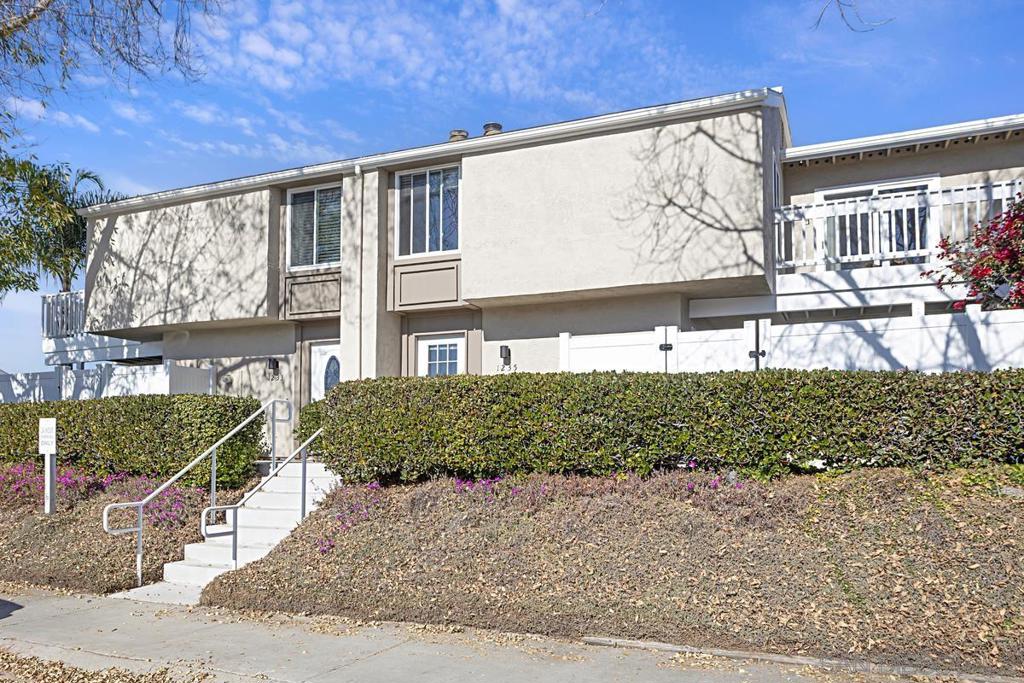 1233 Caminito Septimo