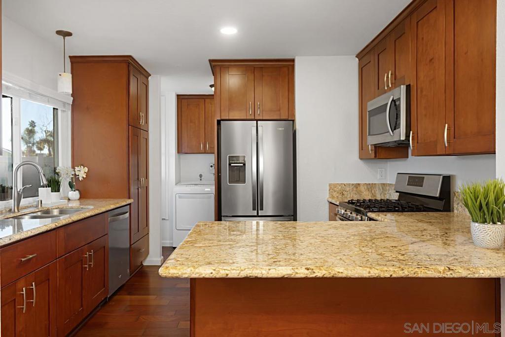 1233 Caminito Septimo