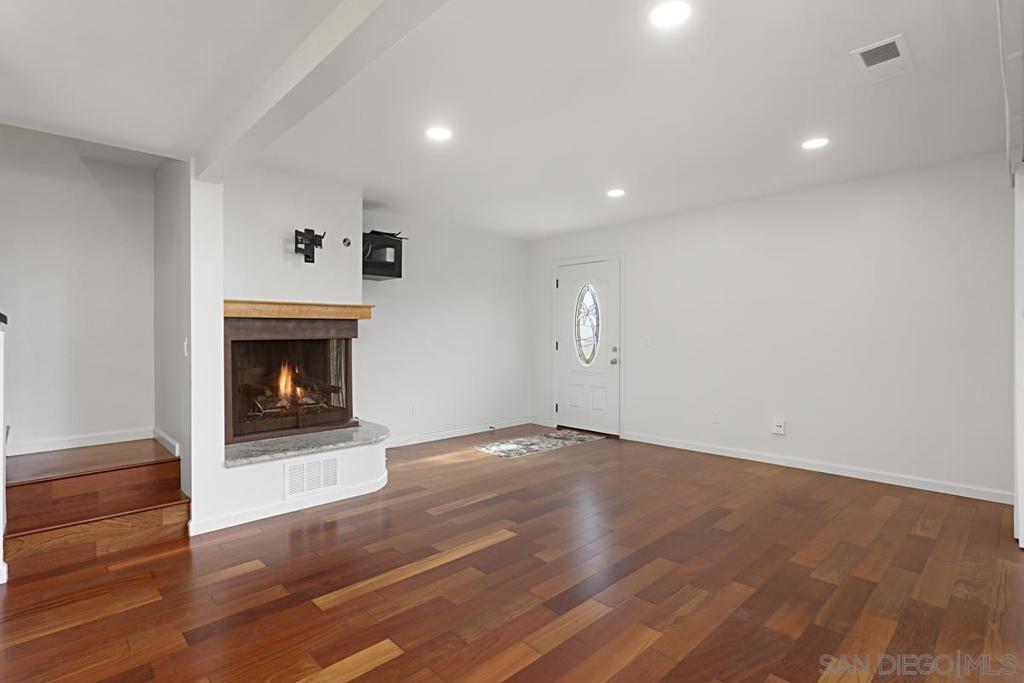 1233 Caminito Septimo