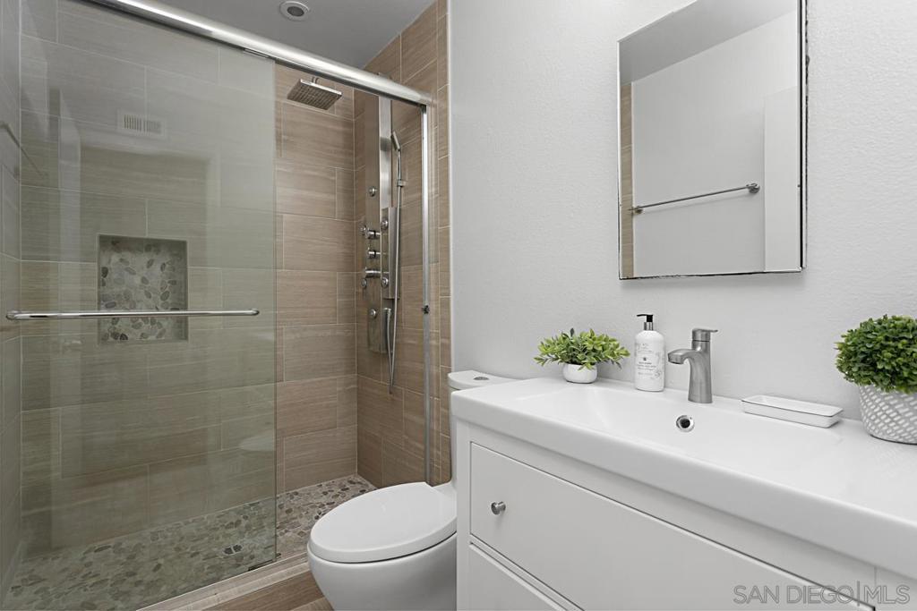 1233 Caminito Septimo