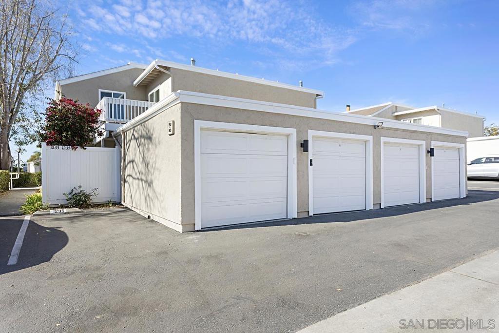 1233 Caminito Septimo