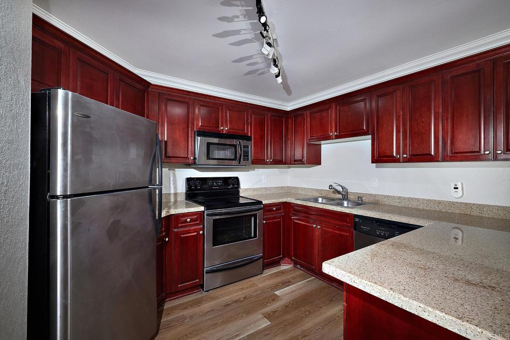 3504 Paseo De Los Americanos 65