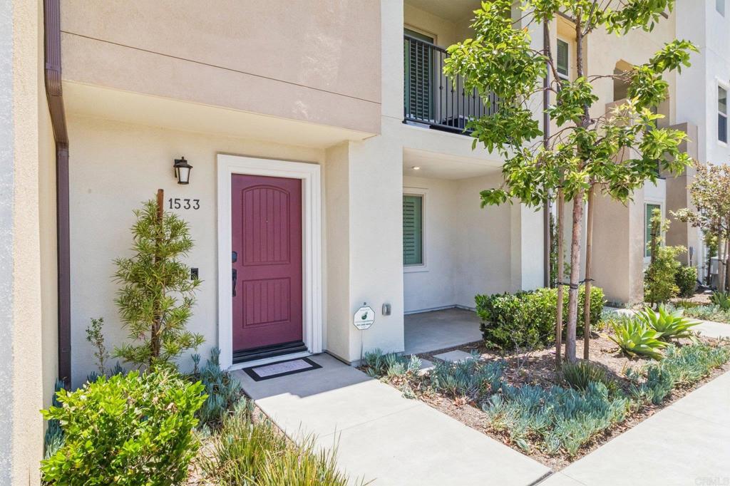 1533 Fig Tree Way
