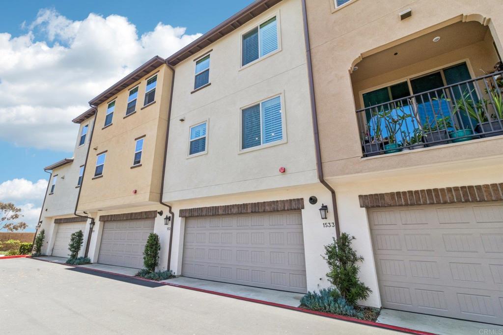 1533 Fig Tree Way