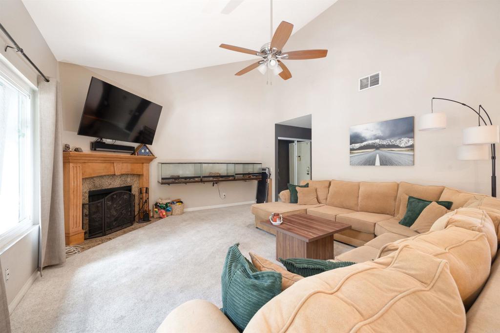 1492 Gustavo Street E