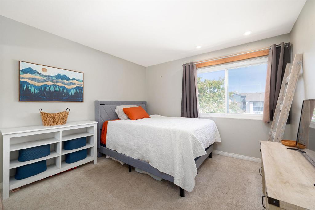 1492 Gustavo Street E