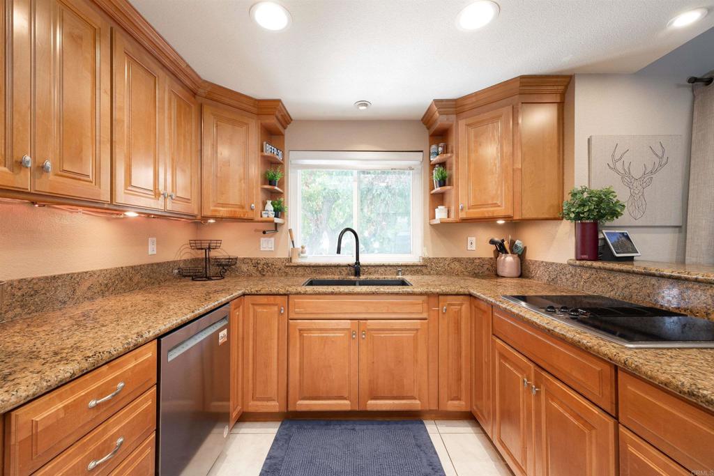 1492 Gustavo Street E