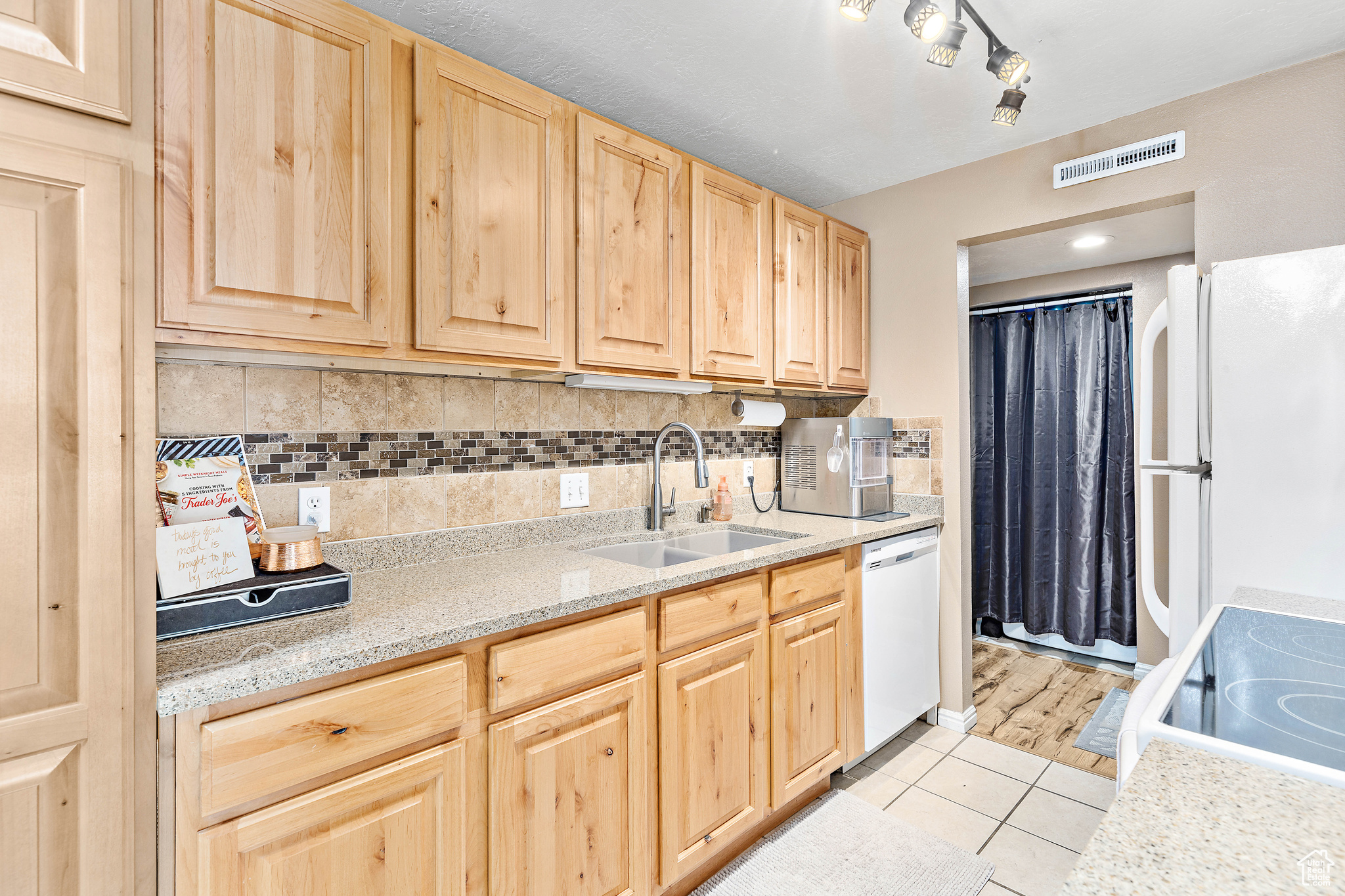 20 W LESTER AVE #B24