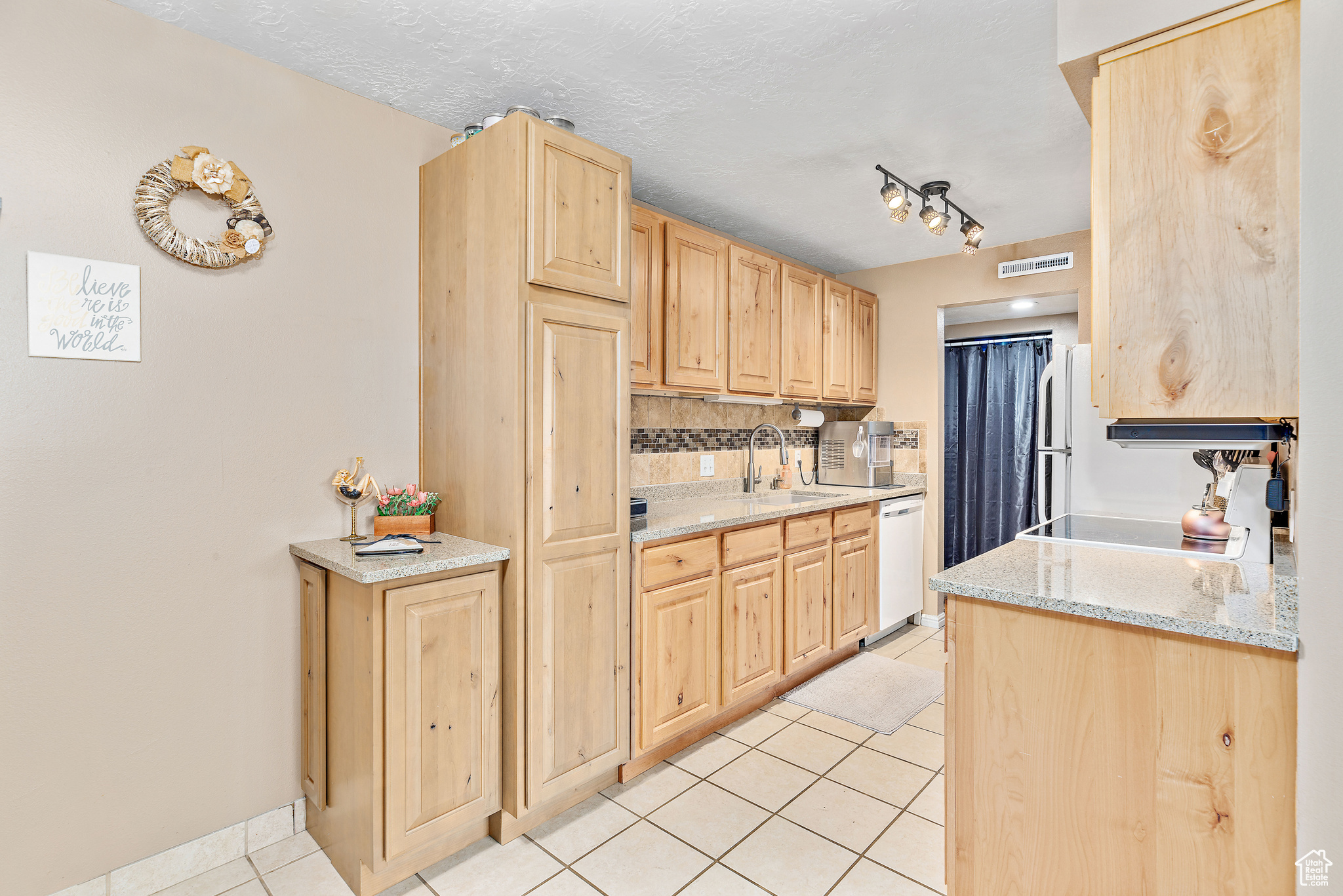 20 W LESTER AVE #B24