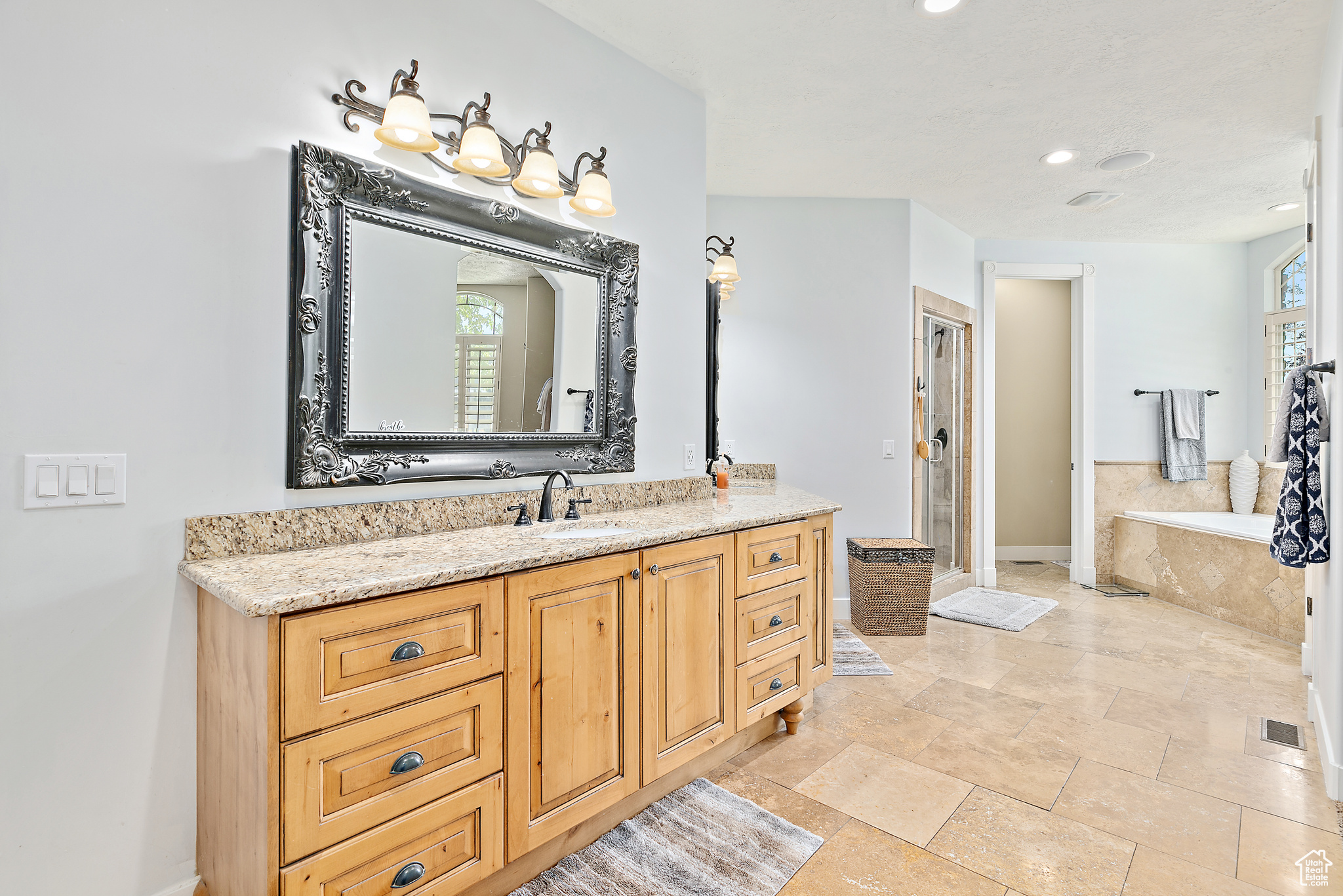 3558 W NEW PRIVATE DR