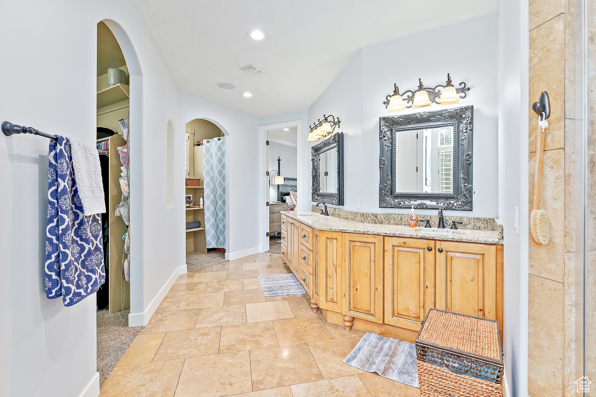 3558 W NEW PRIVATE DR
