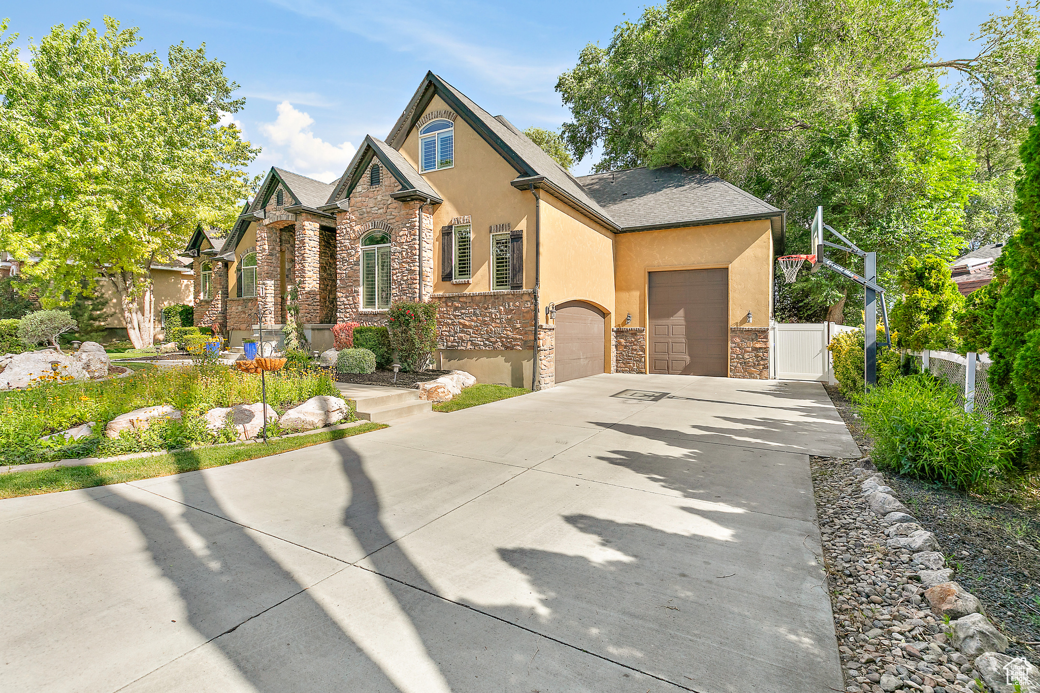 3558 W NEW PRIVATE DR