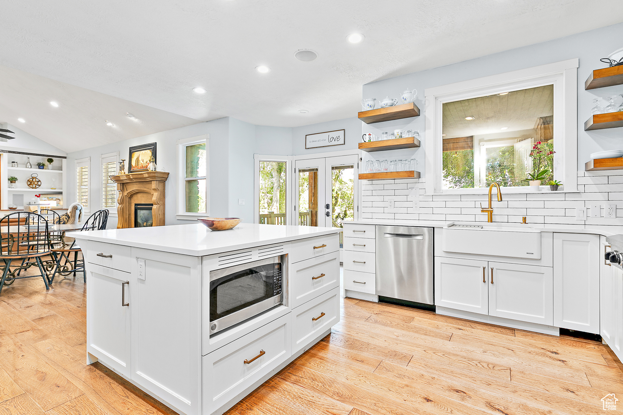 3558 W NEW PRIVATE DR