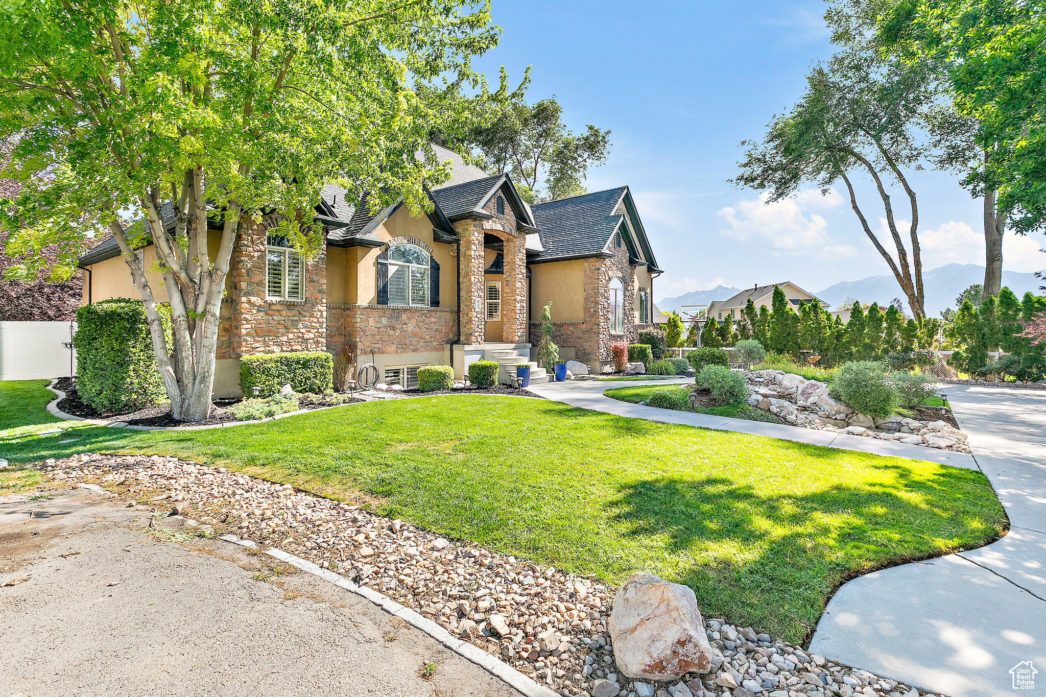3558 W NEW PRIVATE DR