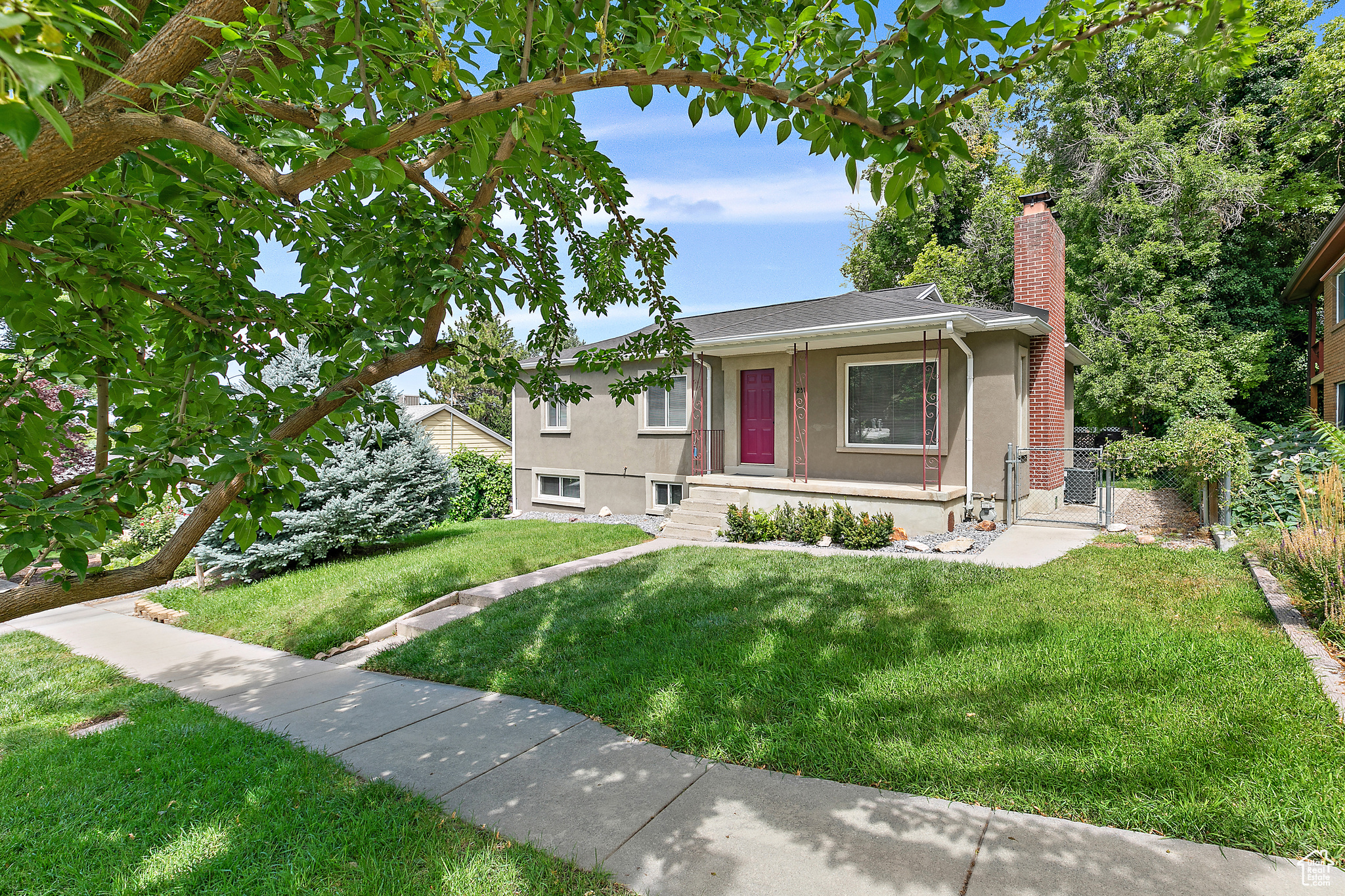 1251 E ROOSEVELT AVE