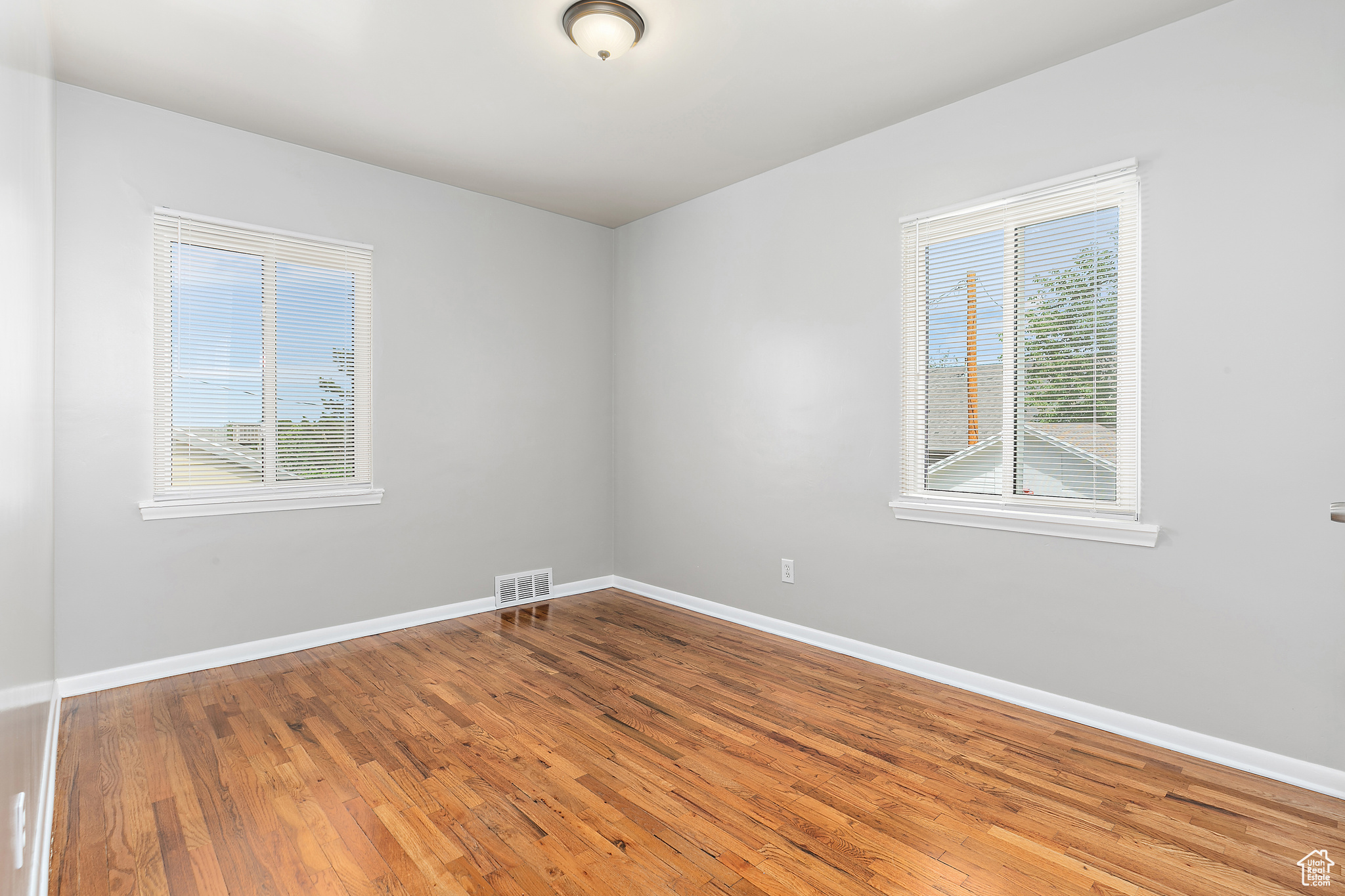 1251 E ROOSEVELT AVE